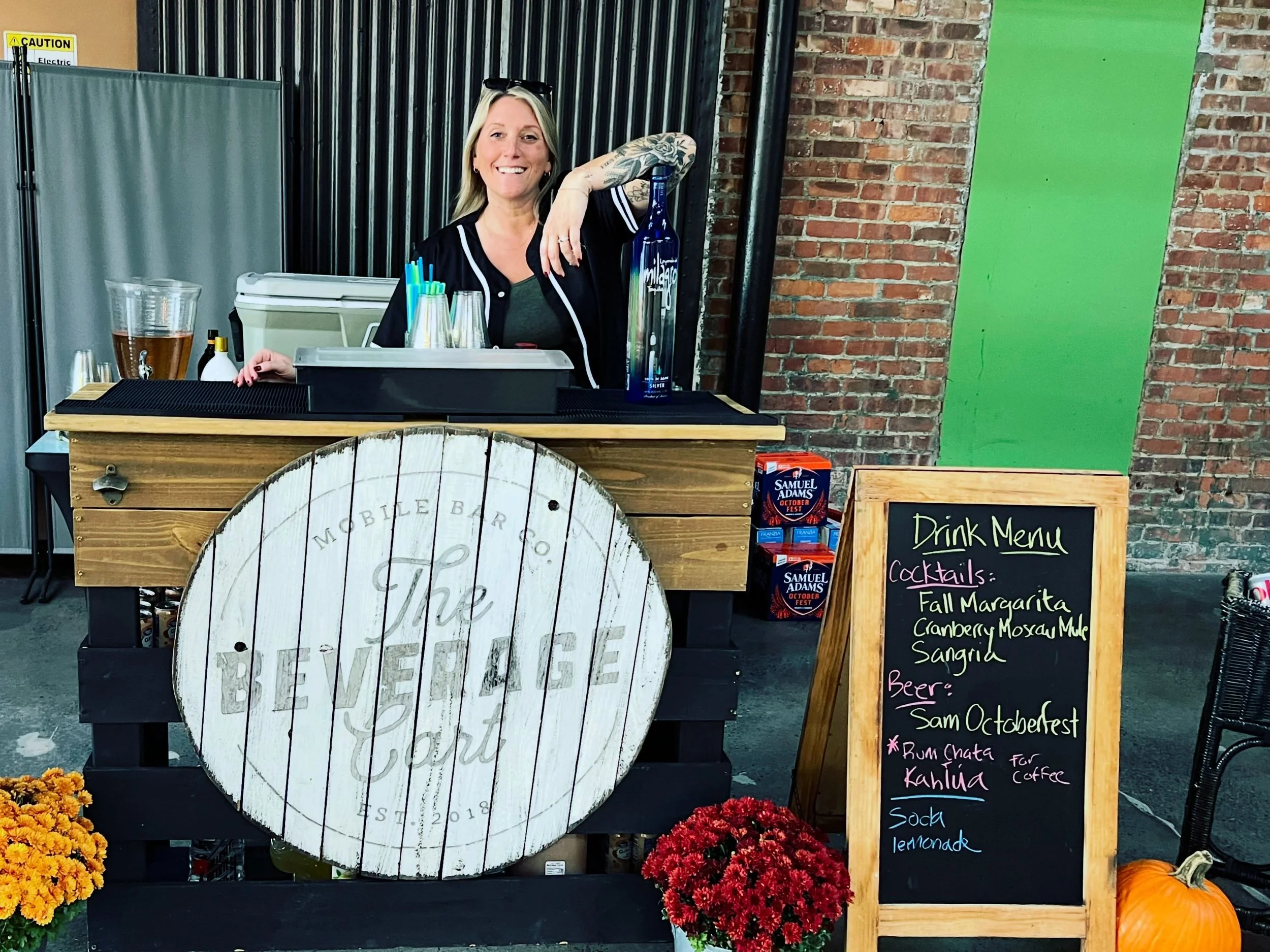 Another amazing🍹Happy Hour🍹with our friends at The Riverview Center! We absolutely love wrapping up our season with these guys! We got to party inside the train shed - so cool! 

#mobilebar #upstatenewyork #happyhour #fallvibes #letsparty