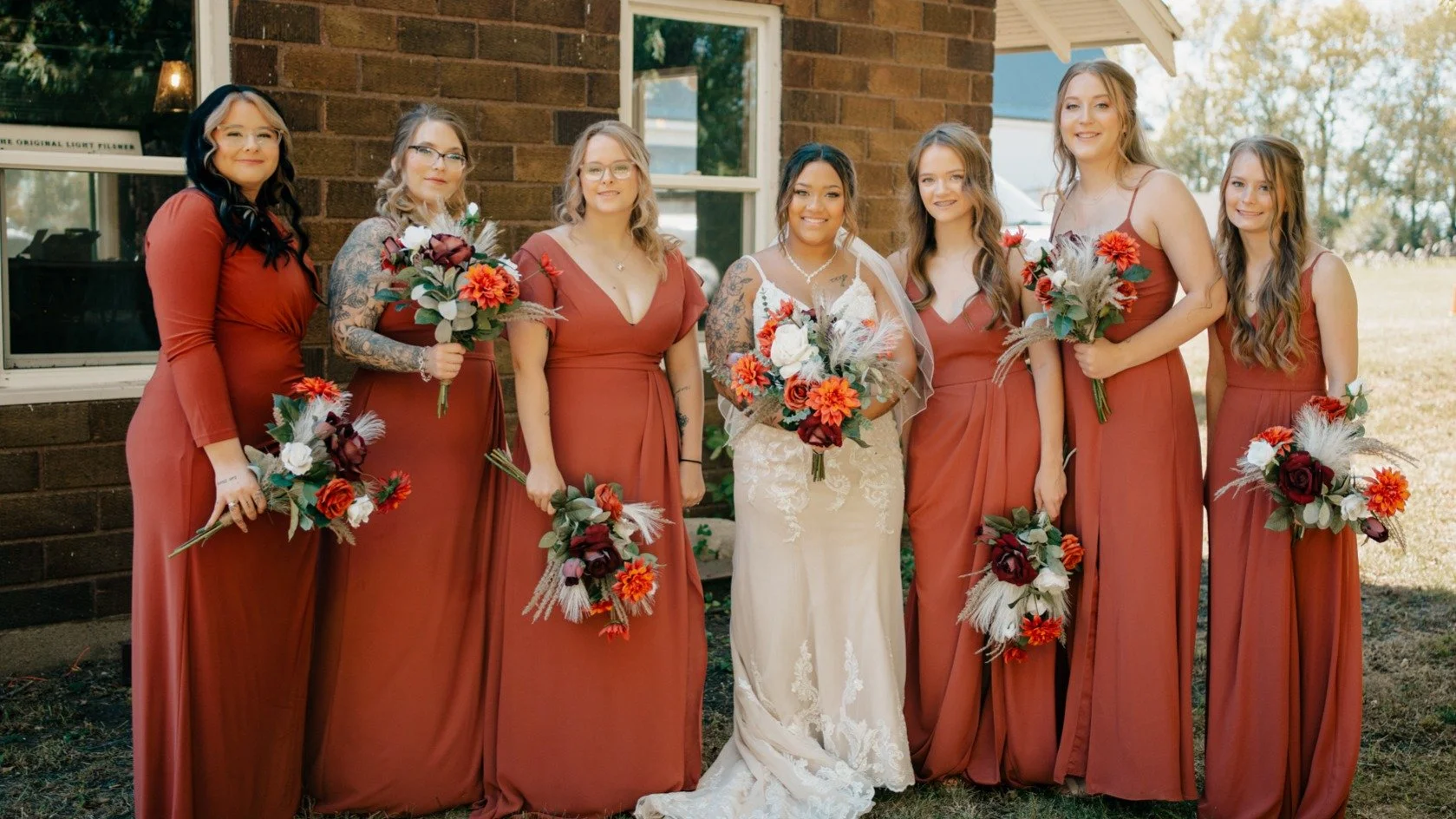 I love these rust colored bridesmaid dresses for a fall wedding!