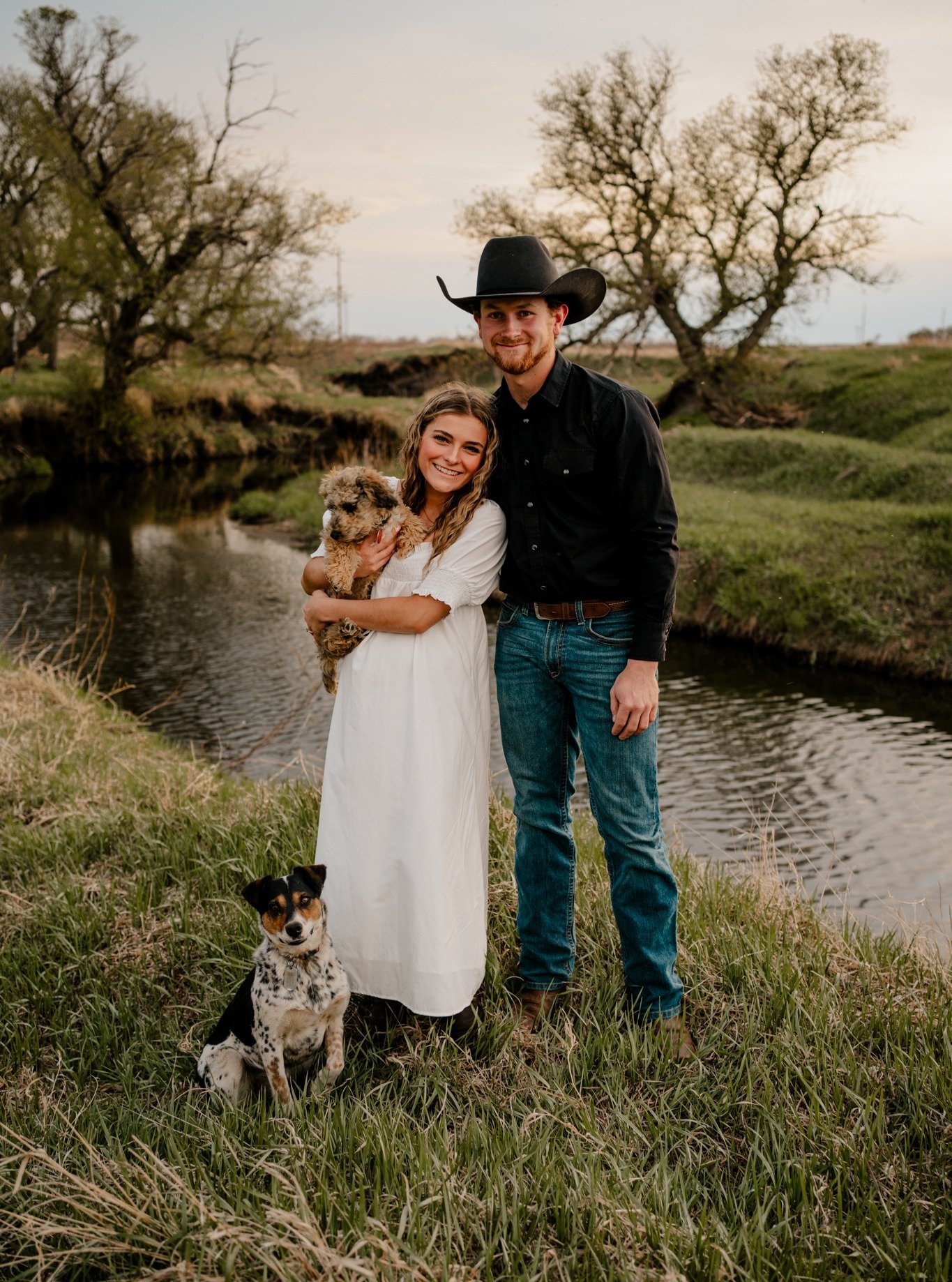 Look at this adorable little family! We finally got to do Claudia and Martin's engagement session last week - and the wait was worth it!