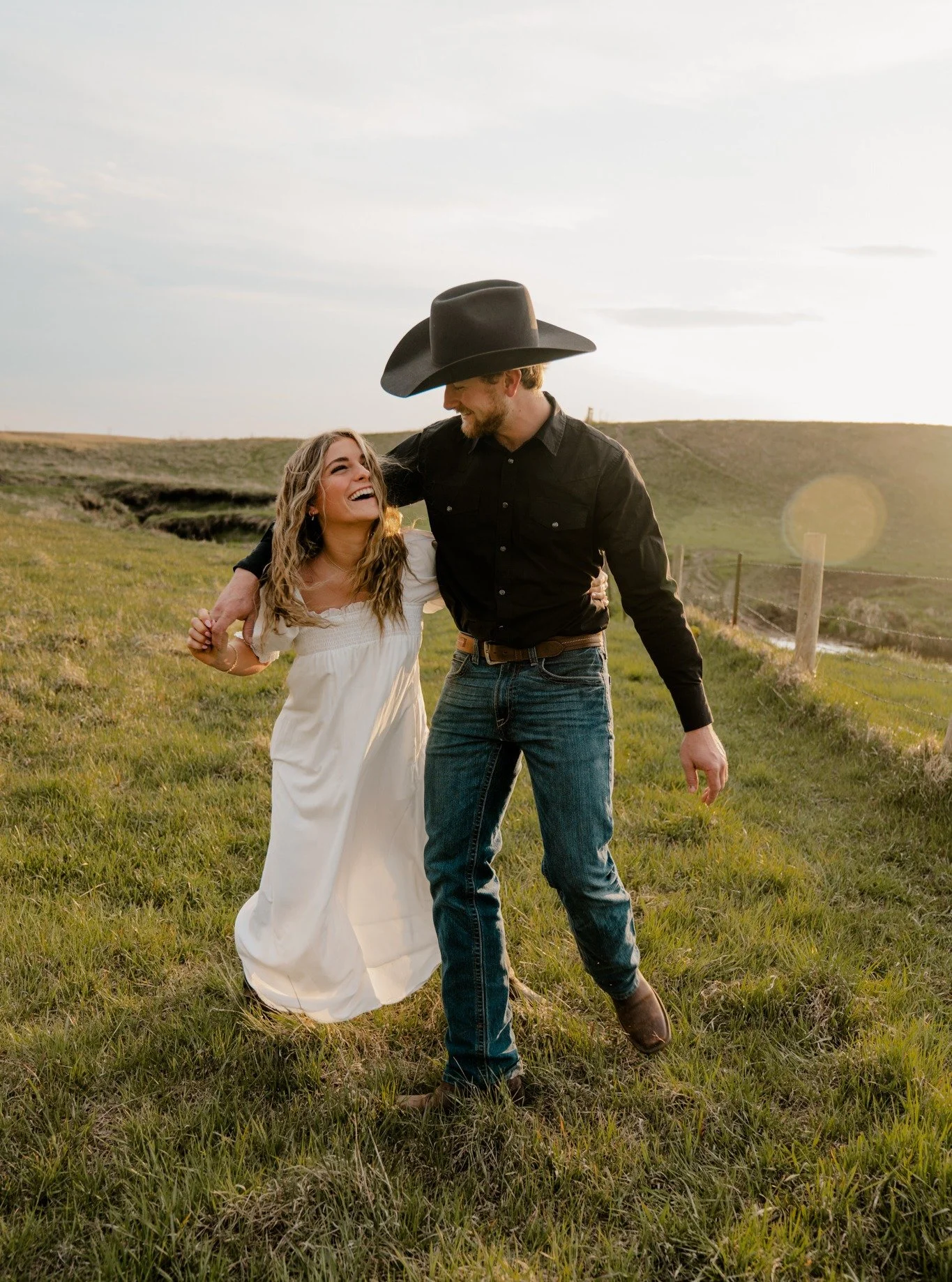 Tips for your engagement photos:

✨ wear clothes that you feel like "you" in
✨ don't be so stiff - let your shoulders relax
✨ if you have a location that is special to you, let's go there!
✨ have fun