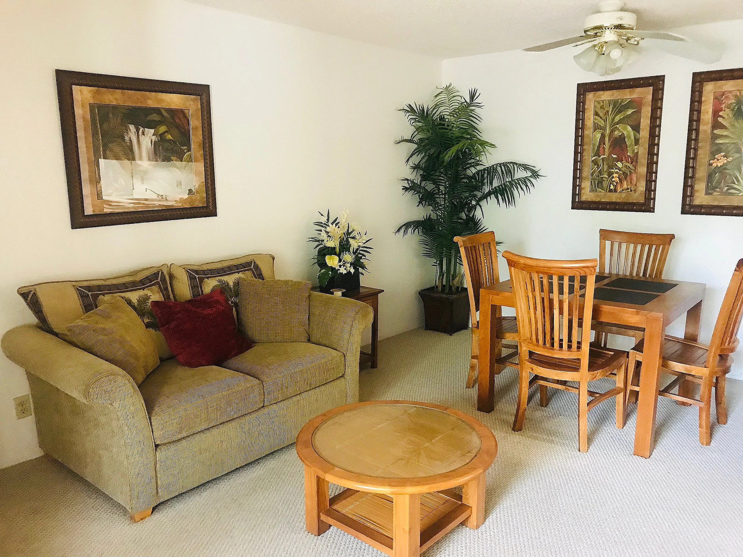 KiheiLivingroom1.jpeg