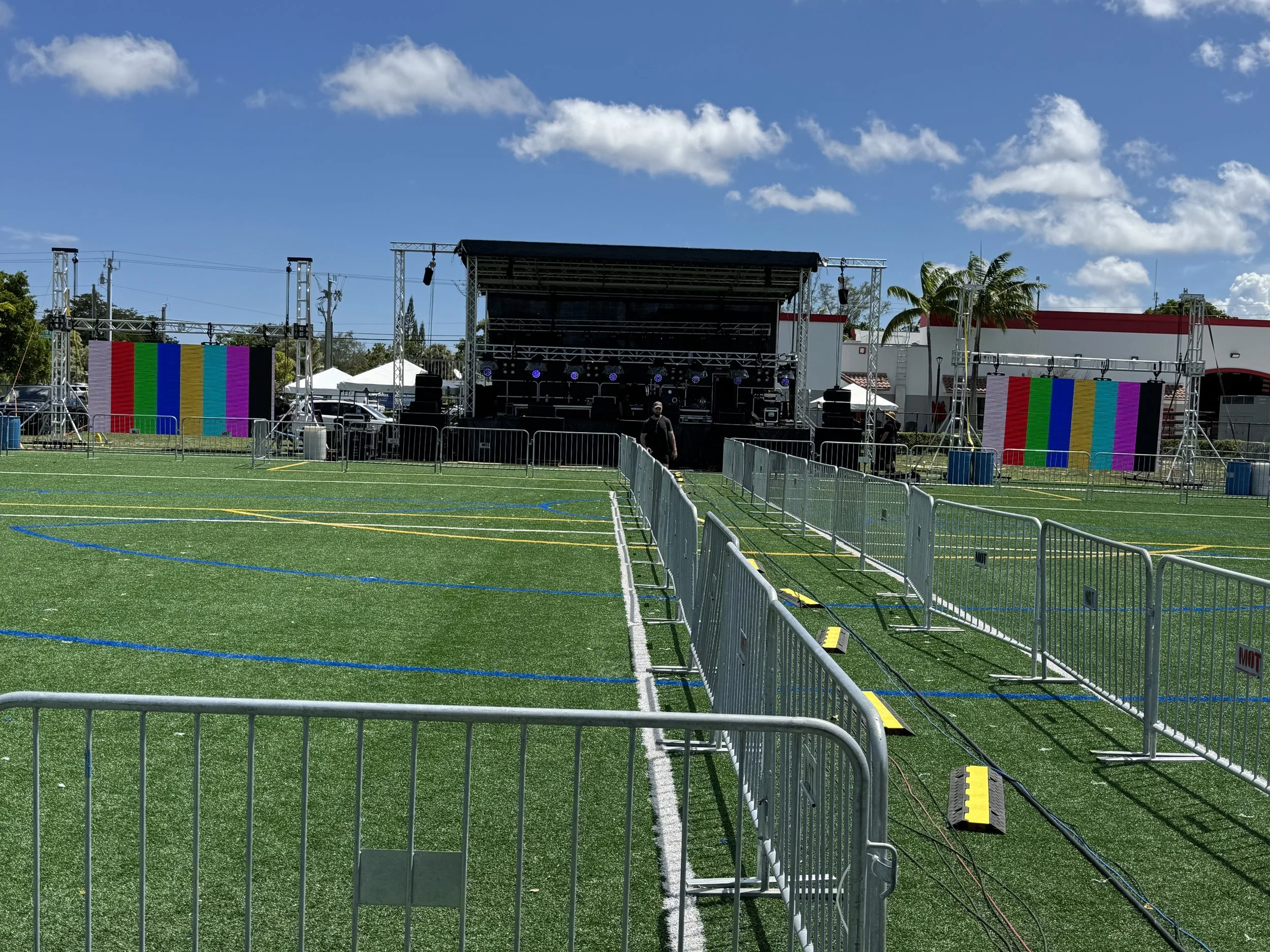How to Choose Between a Mobile Stage and a Modular Stage for Your Outdoor Concert