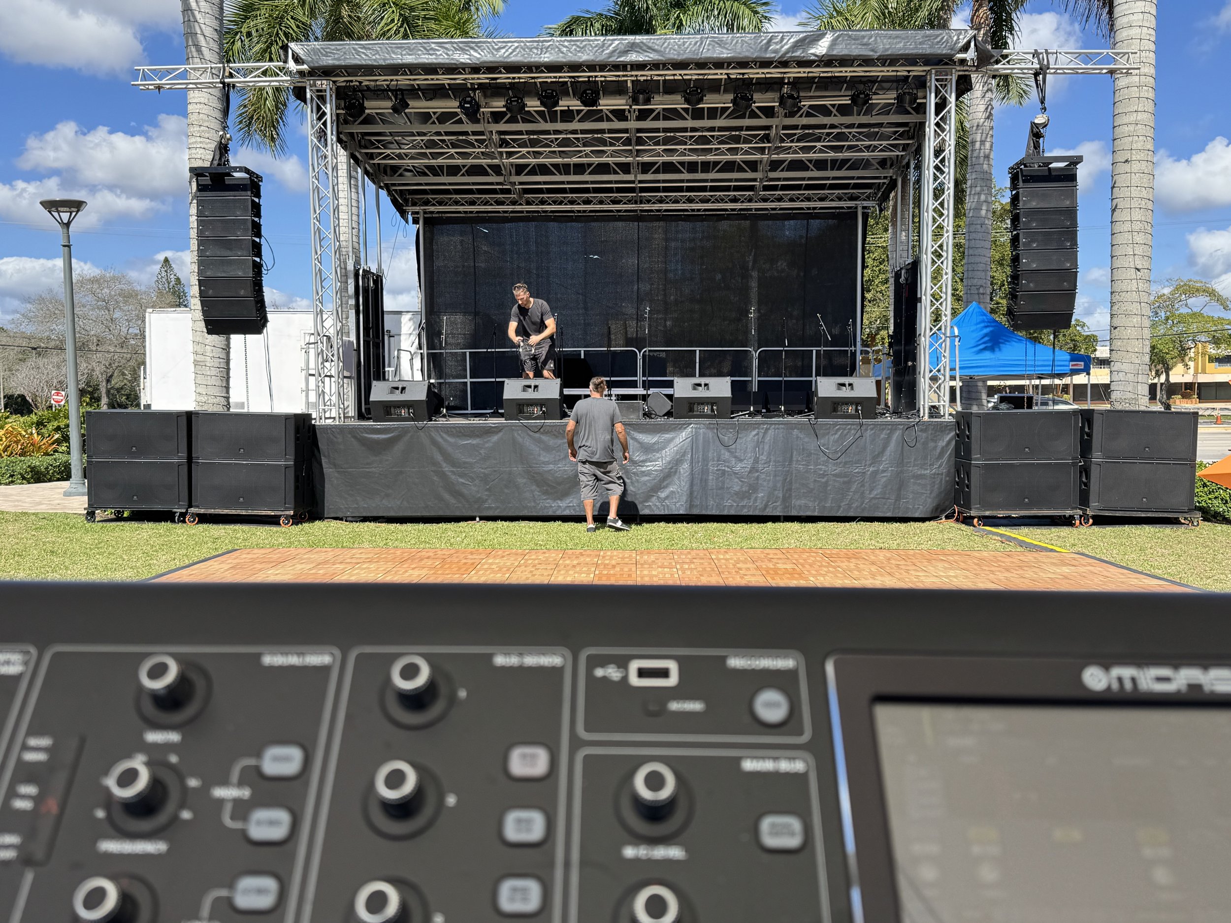 mobile stage concert setup