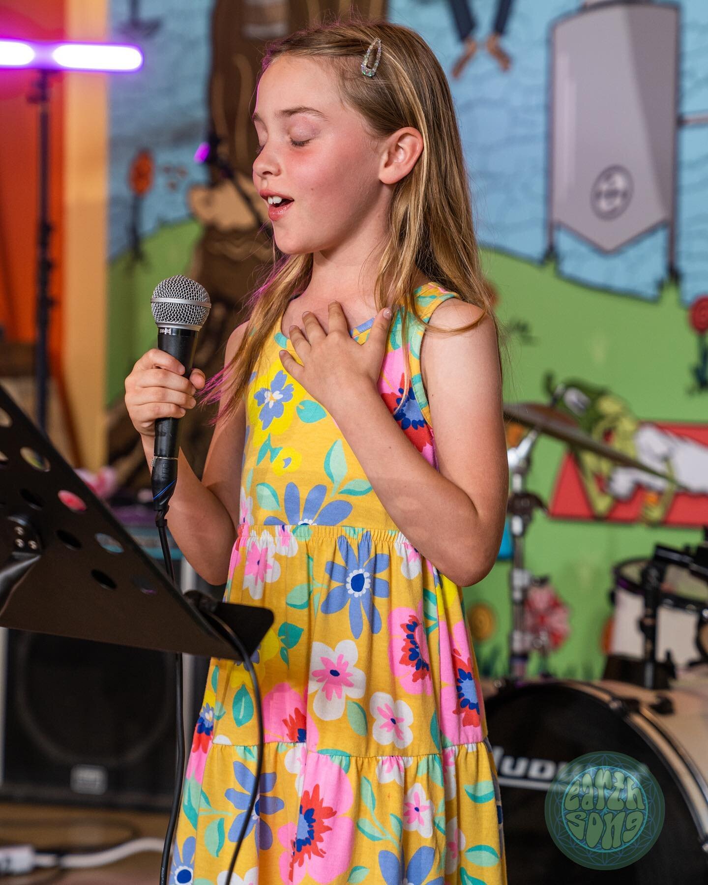 Raylan was born for the stage 🤩 she absolutely knocked it out of the park at our open mic at #stolensun 👏

📸 @dylaneddinger