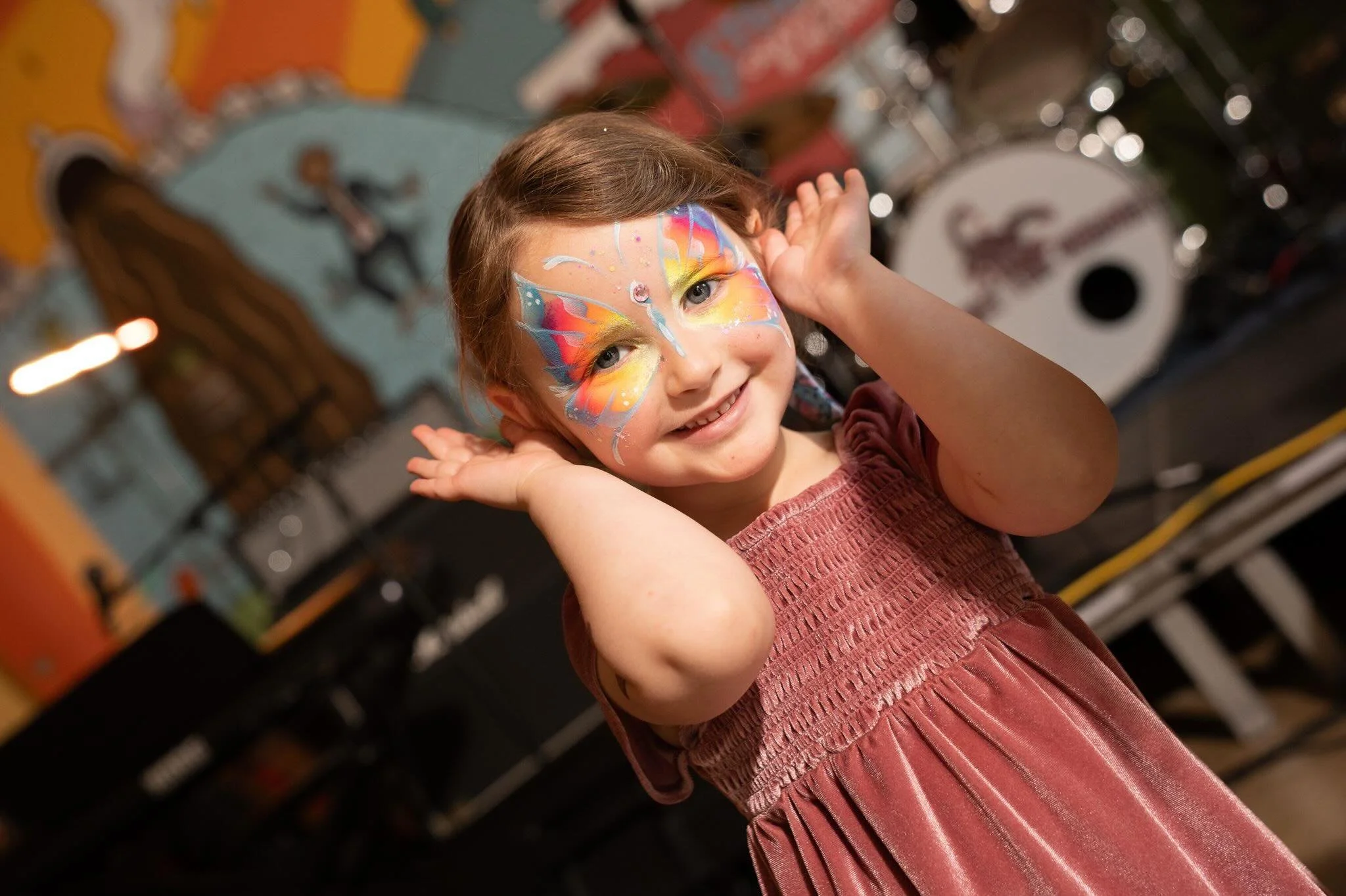 How we feel when @dylaneddinger is our event photographer!

Fabulous face paint at Earth Song Fest by @shaype.art 💖
