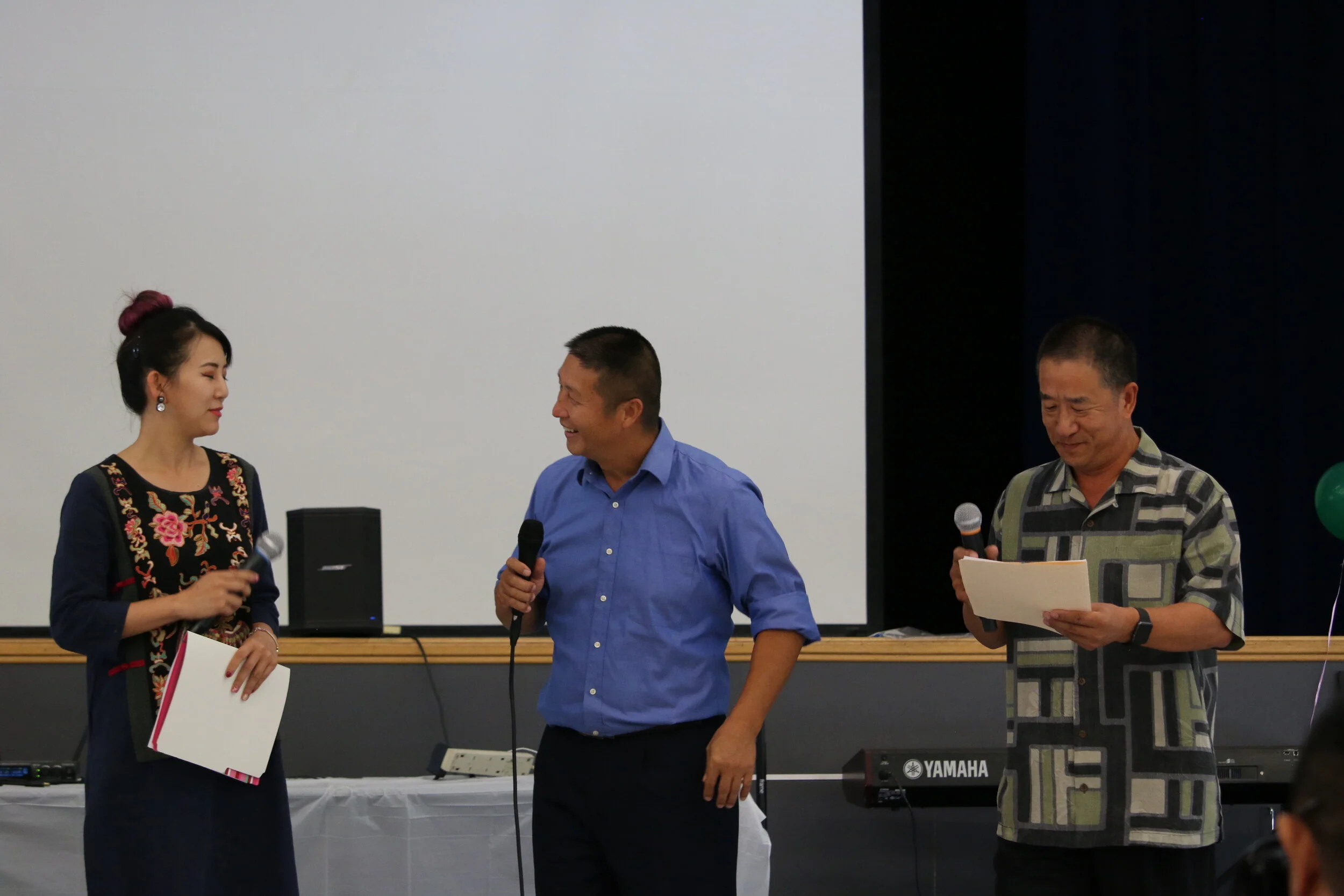  三位主持人合影 