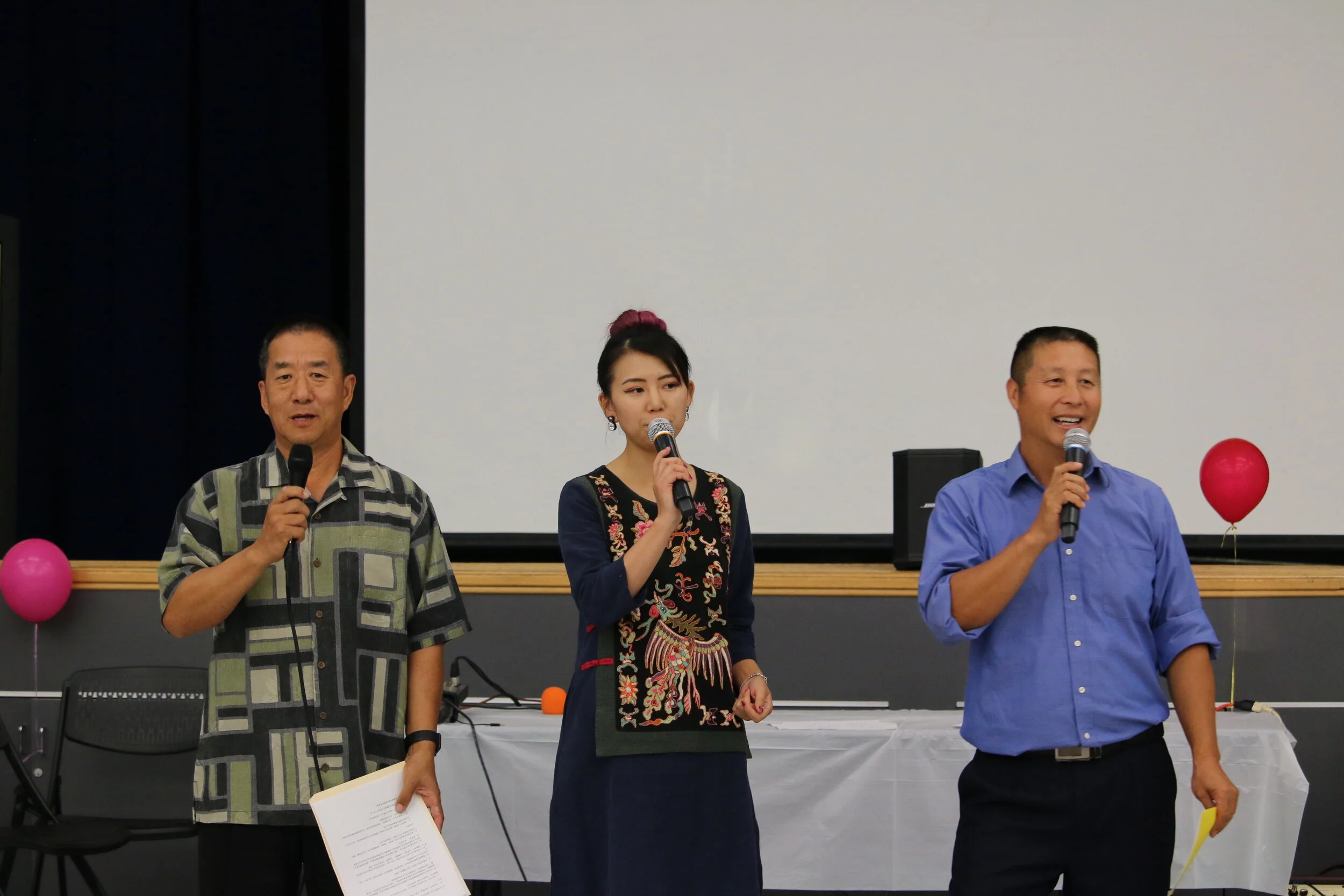  三位主持人合影 