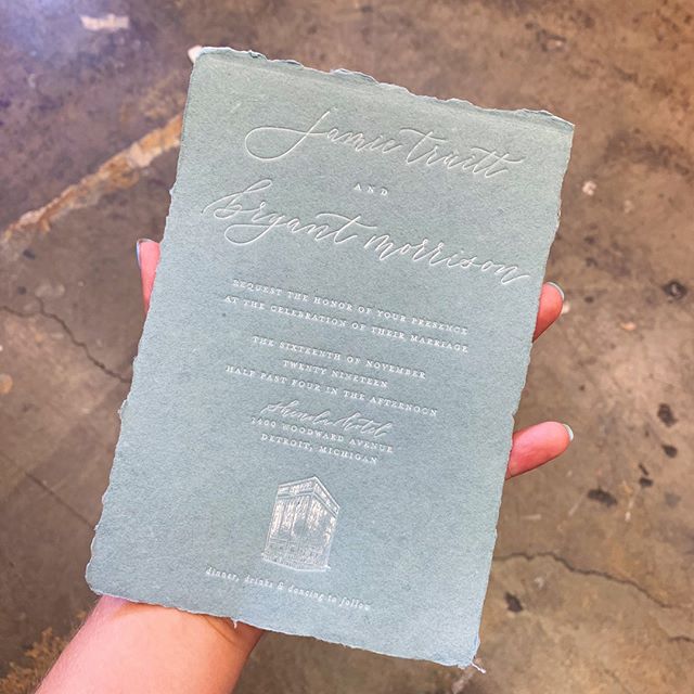 Check out these white foil on handmade @porridgepaper invites we printed for @jkdesigncal 💙 this client really wanted the print to look distressed and vintage to match the color scheme and the handmade paper - we think they turned out perfect!⠀⠀⠀⠀⠀⠀