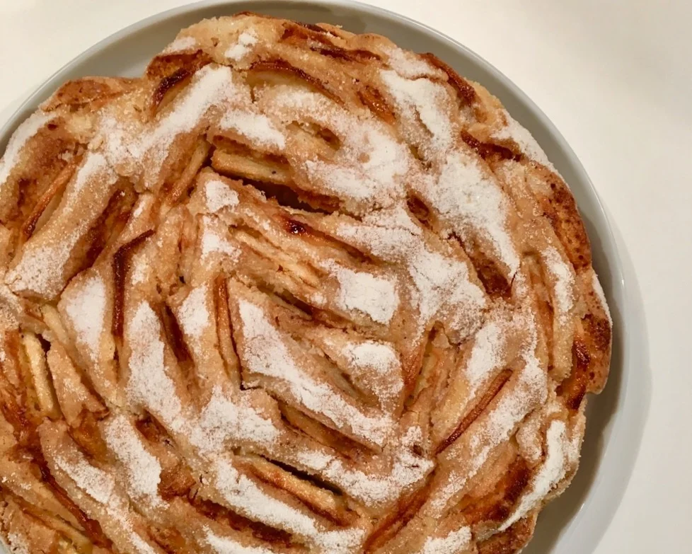JULIA’S APPLE CAKE