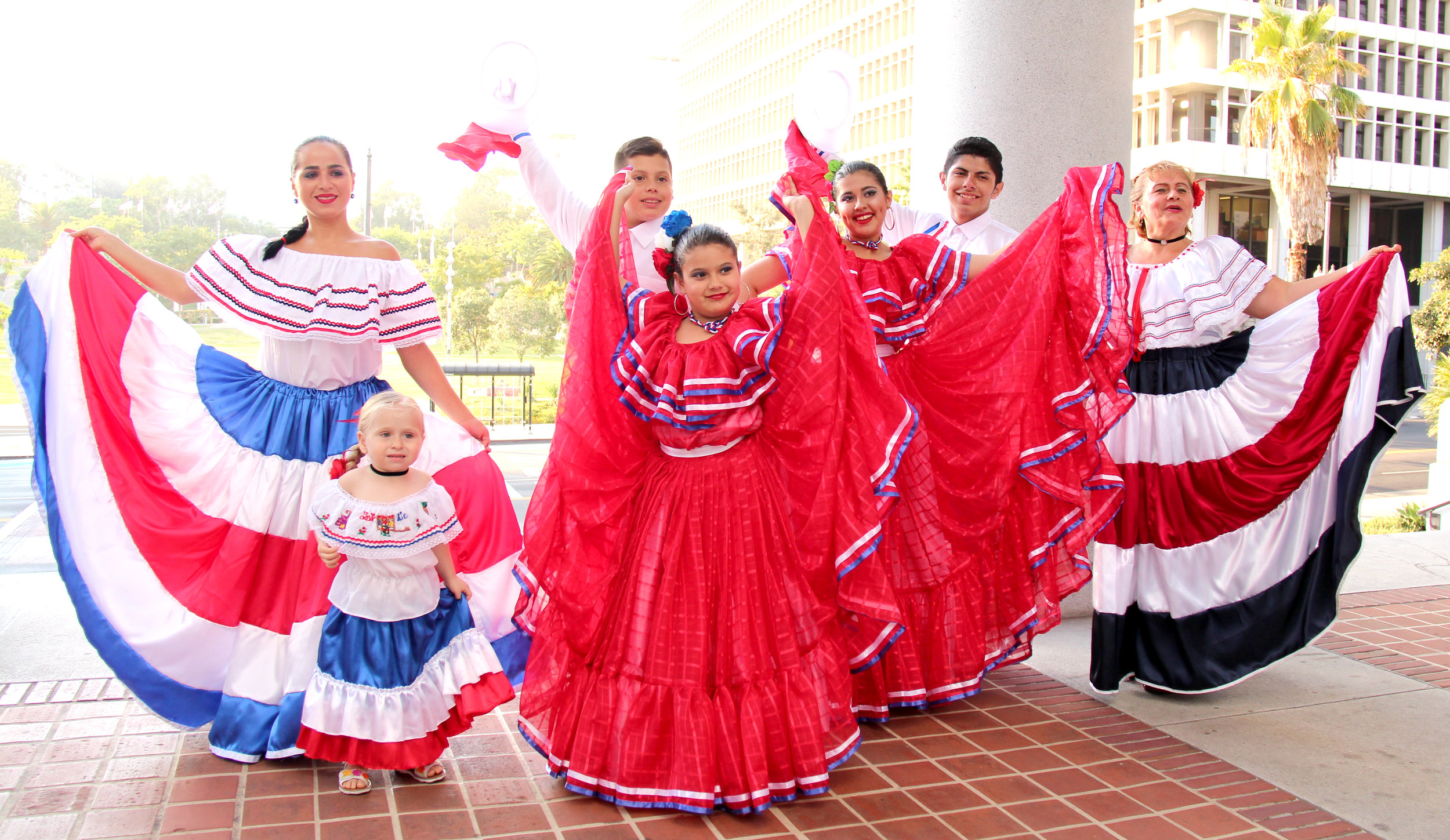 04_fun-dancers.jpg