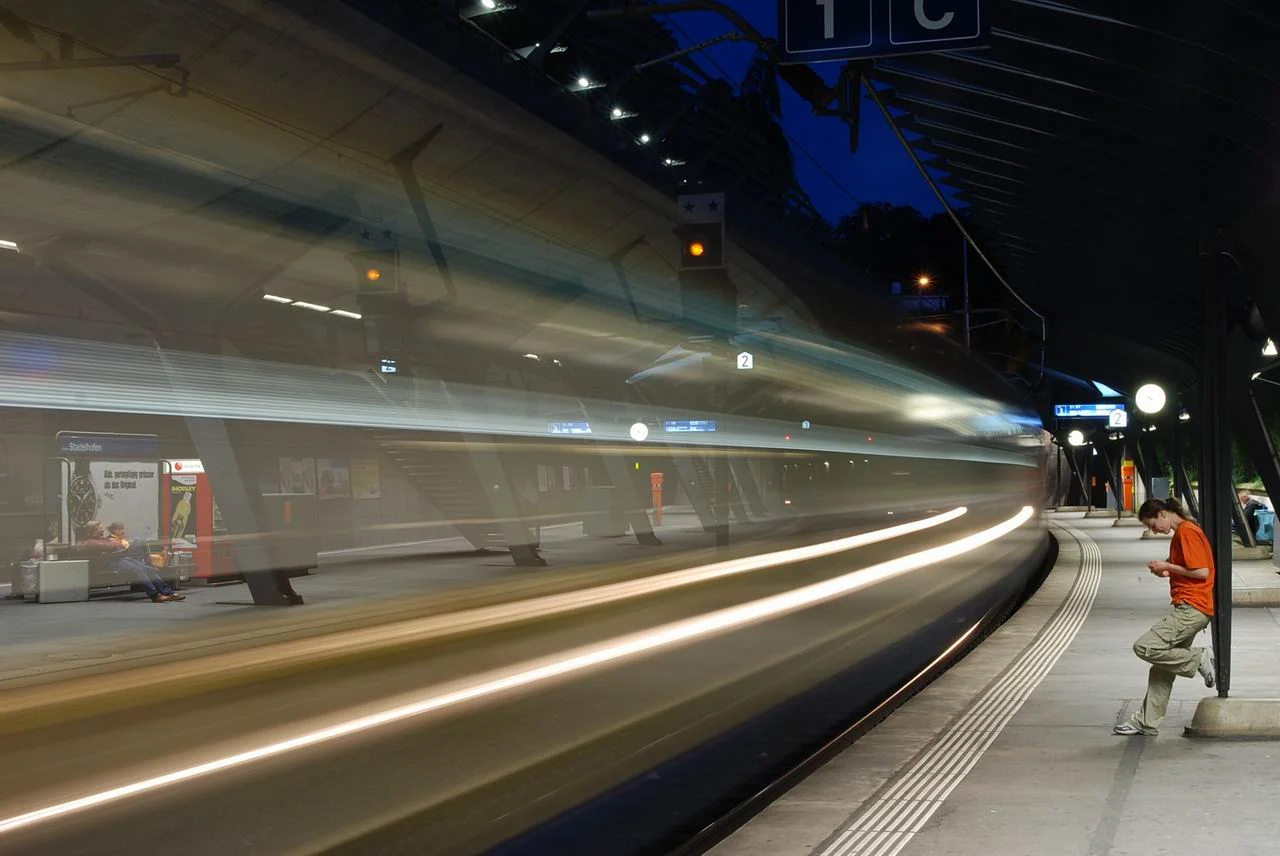 Fast innovations reduce investment risk