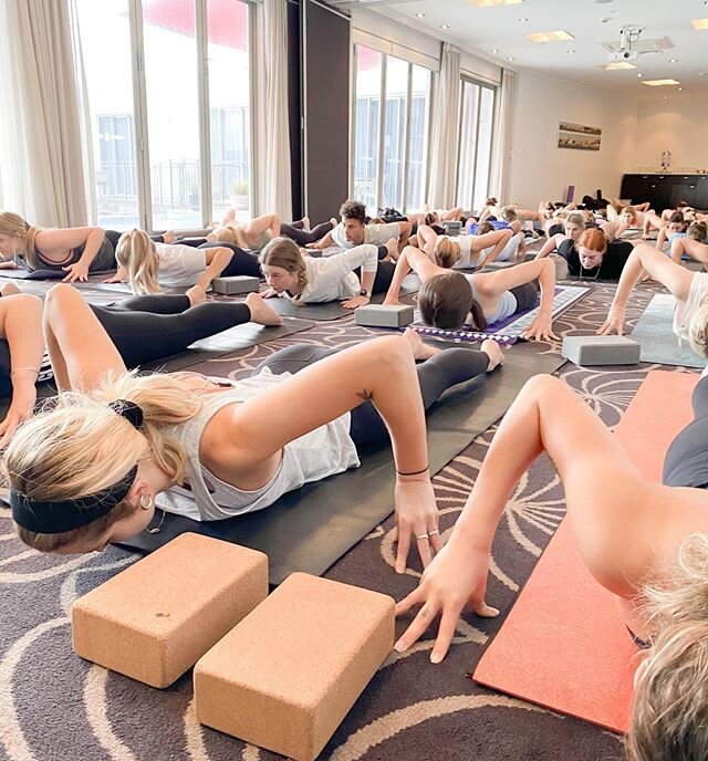 This time last week I had my wee nervous butterflies flying around all day prepping for the magical class at @trinitywharftauranga 
It was such an honour to guide my biggest group of beautiful bods through a winter solstice flow to celebrate internat