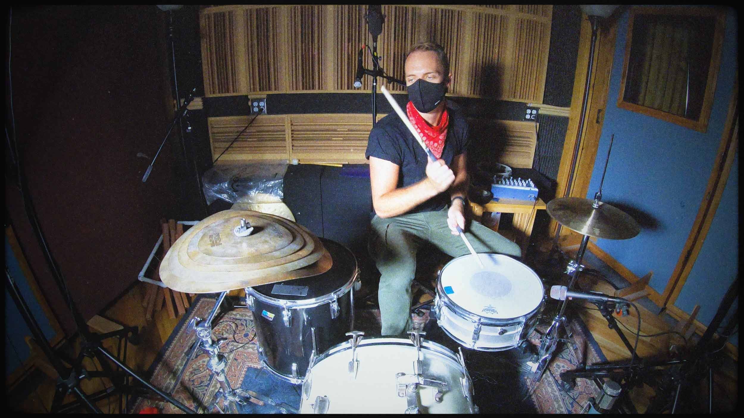 CIRCLES-DIRT-STEFAN-DRUMMING.jpg