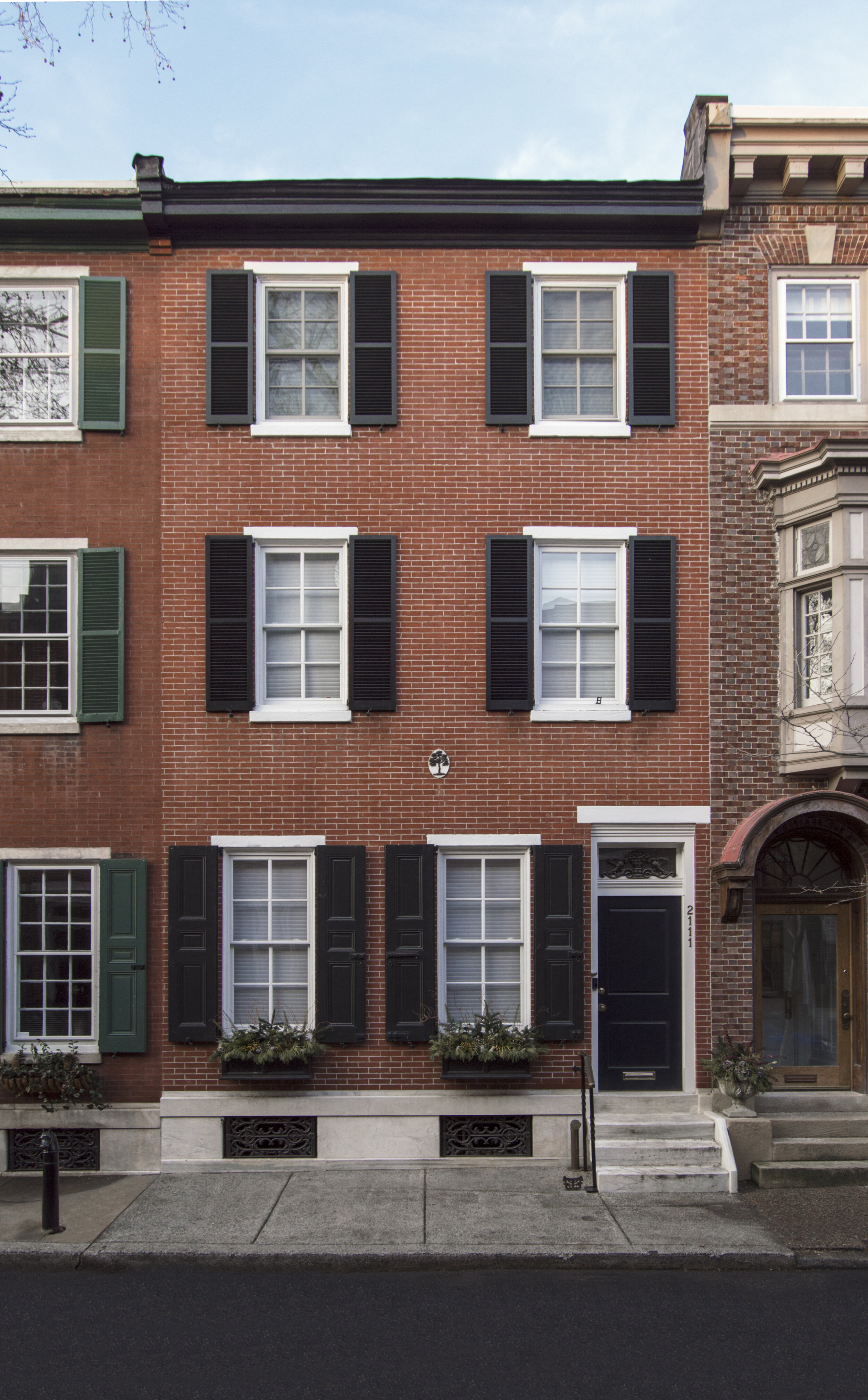 2_RittenhouseSquareTownhouse_exteriorafter_facade.jpg