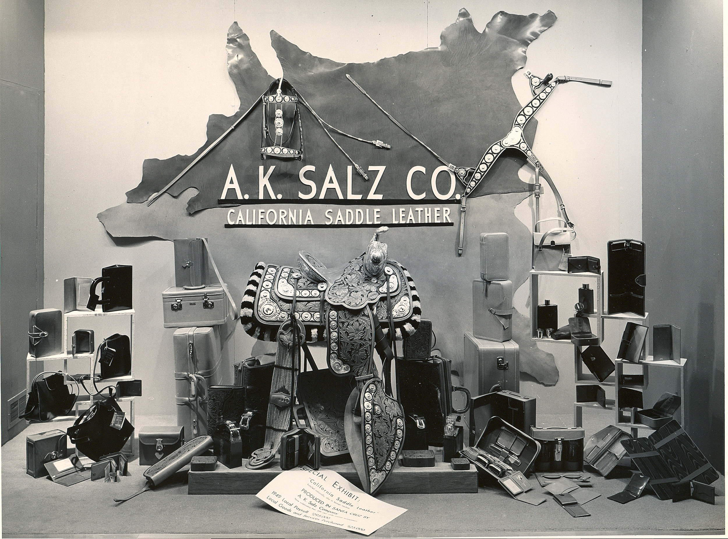 Salz-display-with-saddle-1.jpg