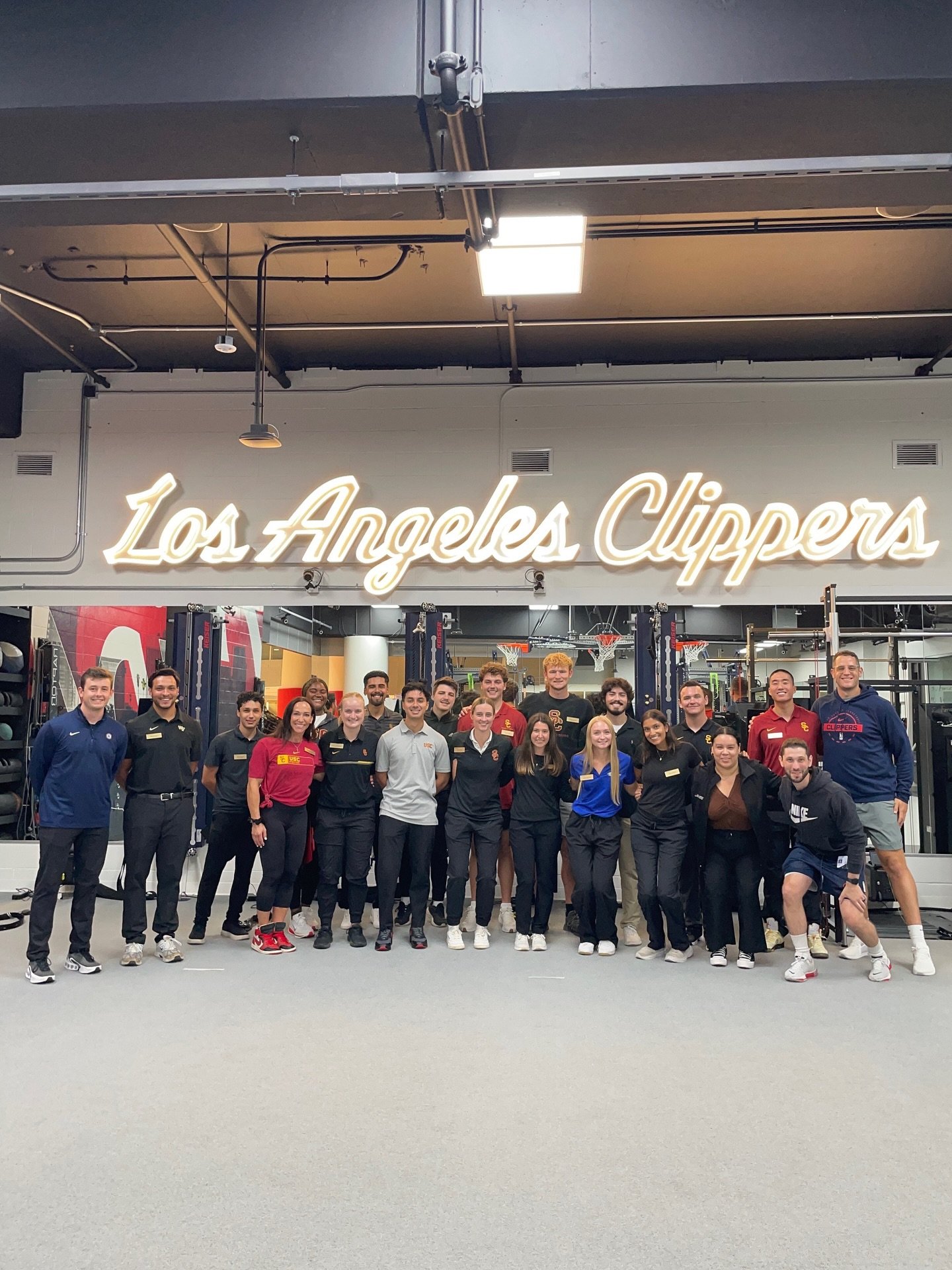 Appreciate the Los Angeles Clippers @laclippers for having us! 😎😎 PUMPED about this partnership and our students snagging internships with the Clippers @melvinleon23 and @abby_padilla!! Congrats team!! #fighton #usc 🏀🏀⛹️&zwj;♀️⛹️⛹️&zwj;♂️