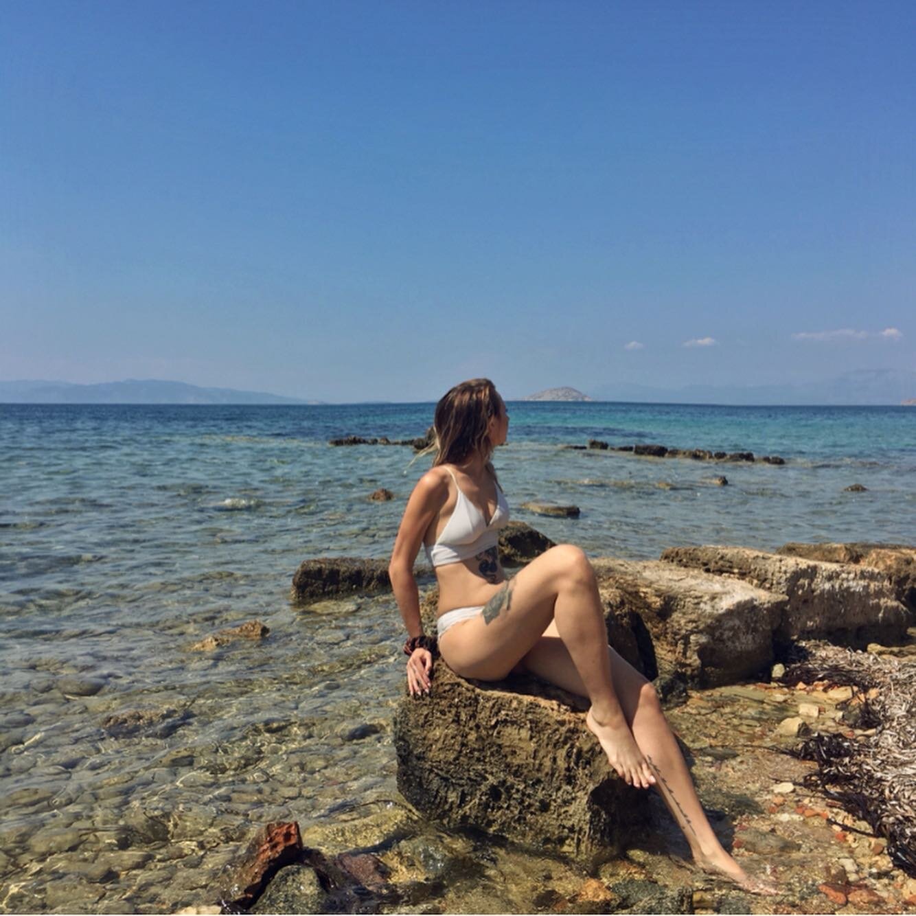 Forever destined to crop my face out of pictures. Not cause I&rsquo;m gross or anything just cause I&rsquo;m stupid.
&bull;
&bull;
&bull;
#aegina #aegean #greece #summer #beach #expatlife #lifeabroad #photooftheday #instasummer #swimming #greekisland
