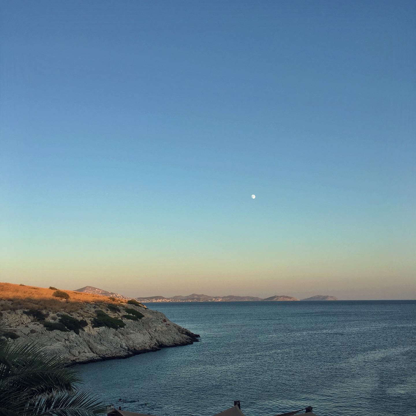 Uranus is in retrograde in Taurus so that&rsquo;s why I&rsquo;m a bitch today. Happy New Moon y&rsquo;all 🌝 &bull;
&bull;
&bull;
&bull; 
#athens #greece #summer #greek #greeksea #sea #beach #travelblogger #travelholic #expatlife #expat #abroad #life