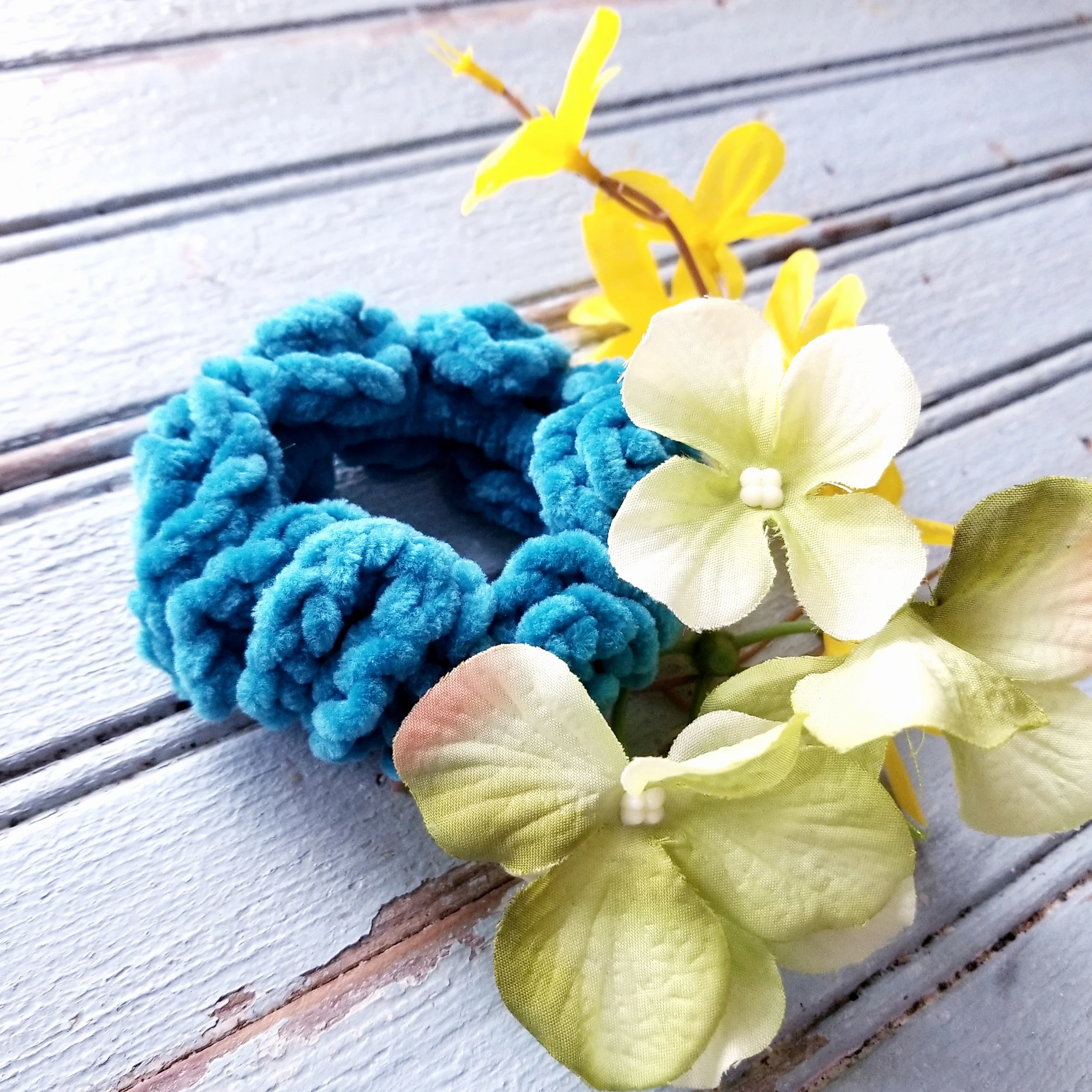 Free Crochet Flower Scrunchies — Rebekah Haas Crochet