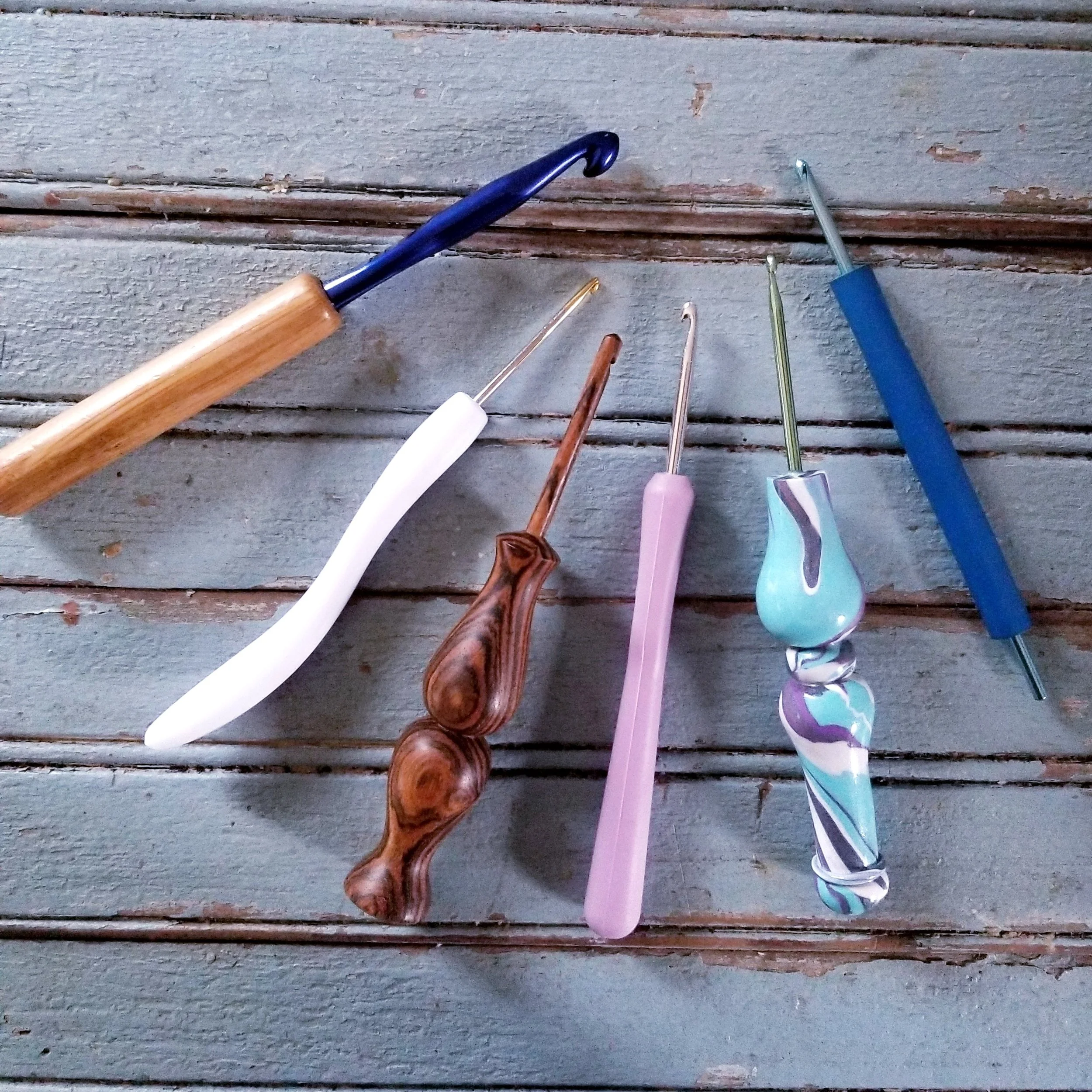 Ergonomic hooks to relieve hand cramping