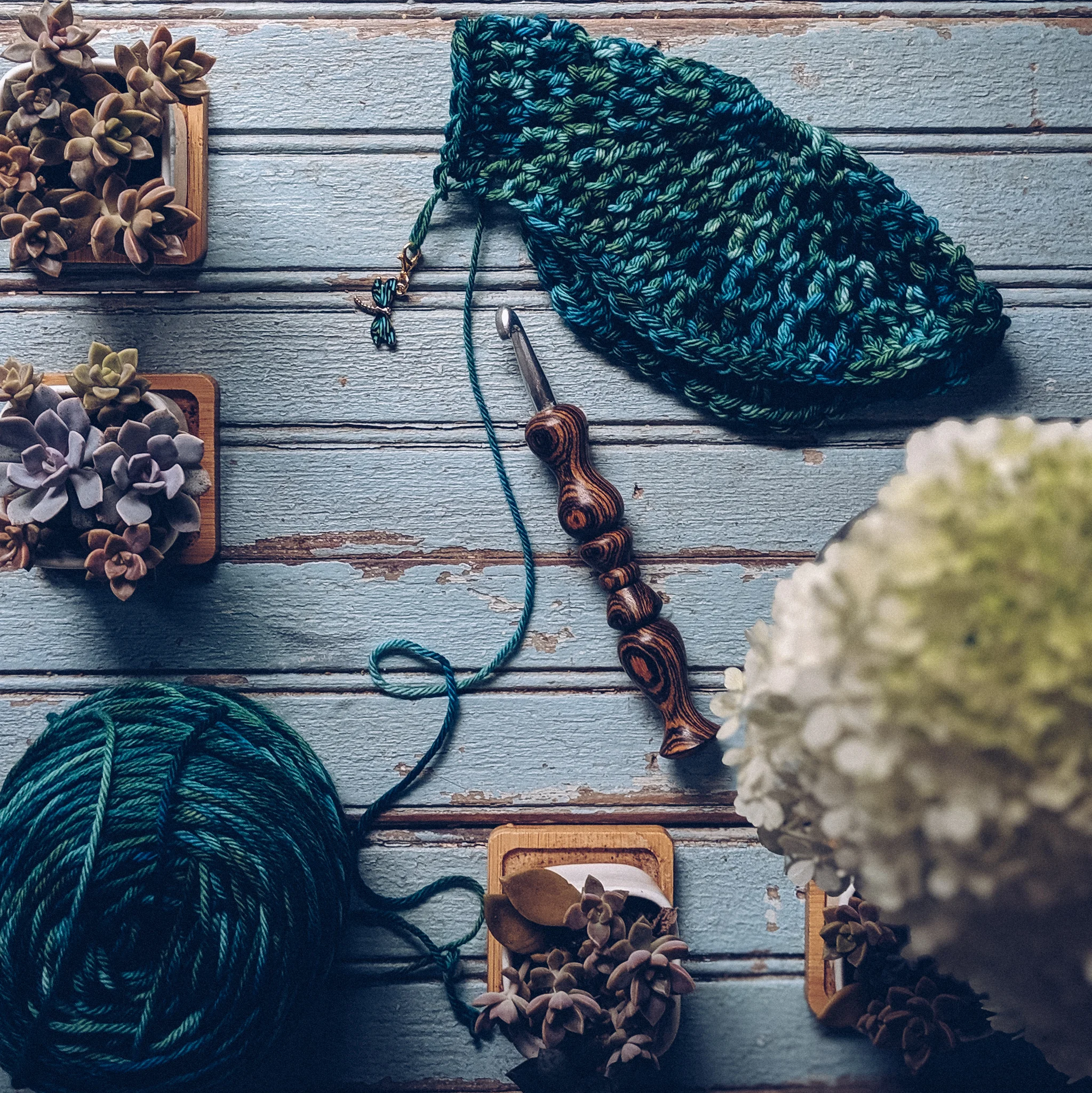 Crochet Subscription Box Review: hook, yarn, stitch marker, and more! #freecrochetpattern #crochetsupplies #crochet