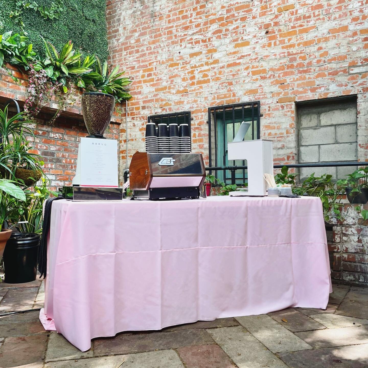 ✨Pretty in Pink! ✨ Nothing beats a lovely cosmetic launch by the talented @ludimdesign for @keniaobeauty. Thanks for letting us in on the fun and congrats on the big day! 😍💕
.
.
.
.
#arrvo #coffee #losangeles #california #smallbusiness #catering #m
