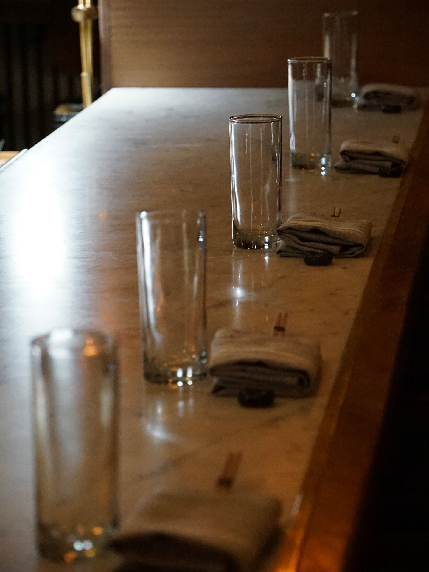 Come enjoy a spectacular night at our sushi bar! Watch as the sushi chefs prepare your omakase meal and hand you each piece perfectly dressed. Truly an experience you won&rsquo;t forget :) 
Reserve for the sushi bar or both at the link in our bio!

#