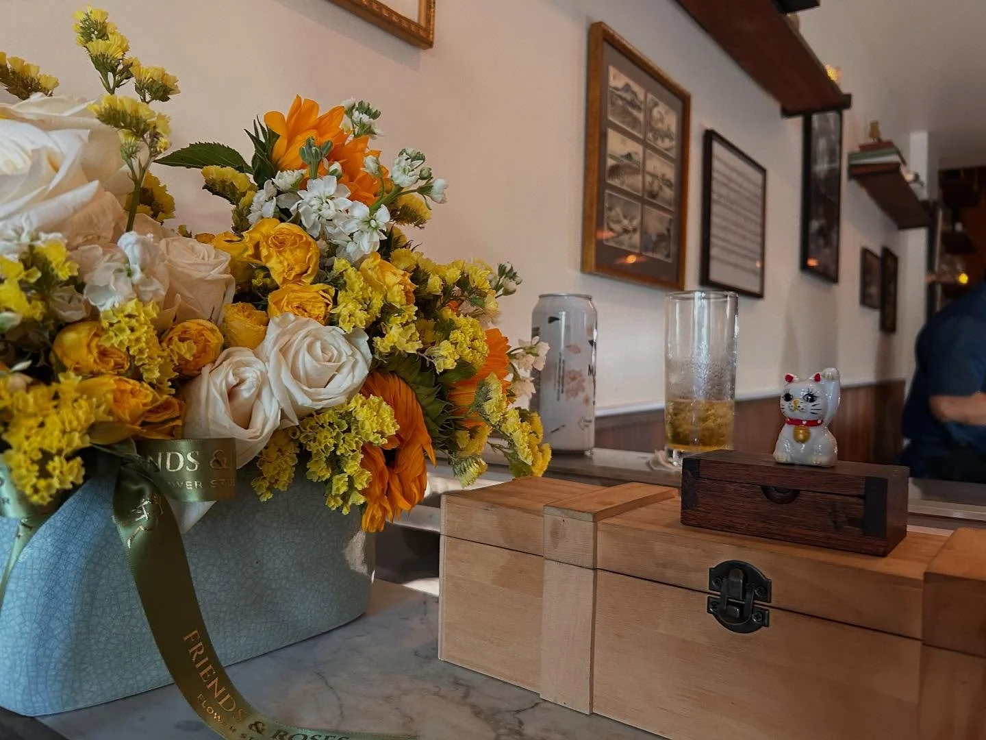 I just love showing off our weekly bouquet! They smell even better in person, so come on in!💐😋

#flowerarrangement #supportlocal #sushi #ventura #restaurant #datenight #dinnerplans #eatingout