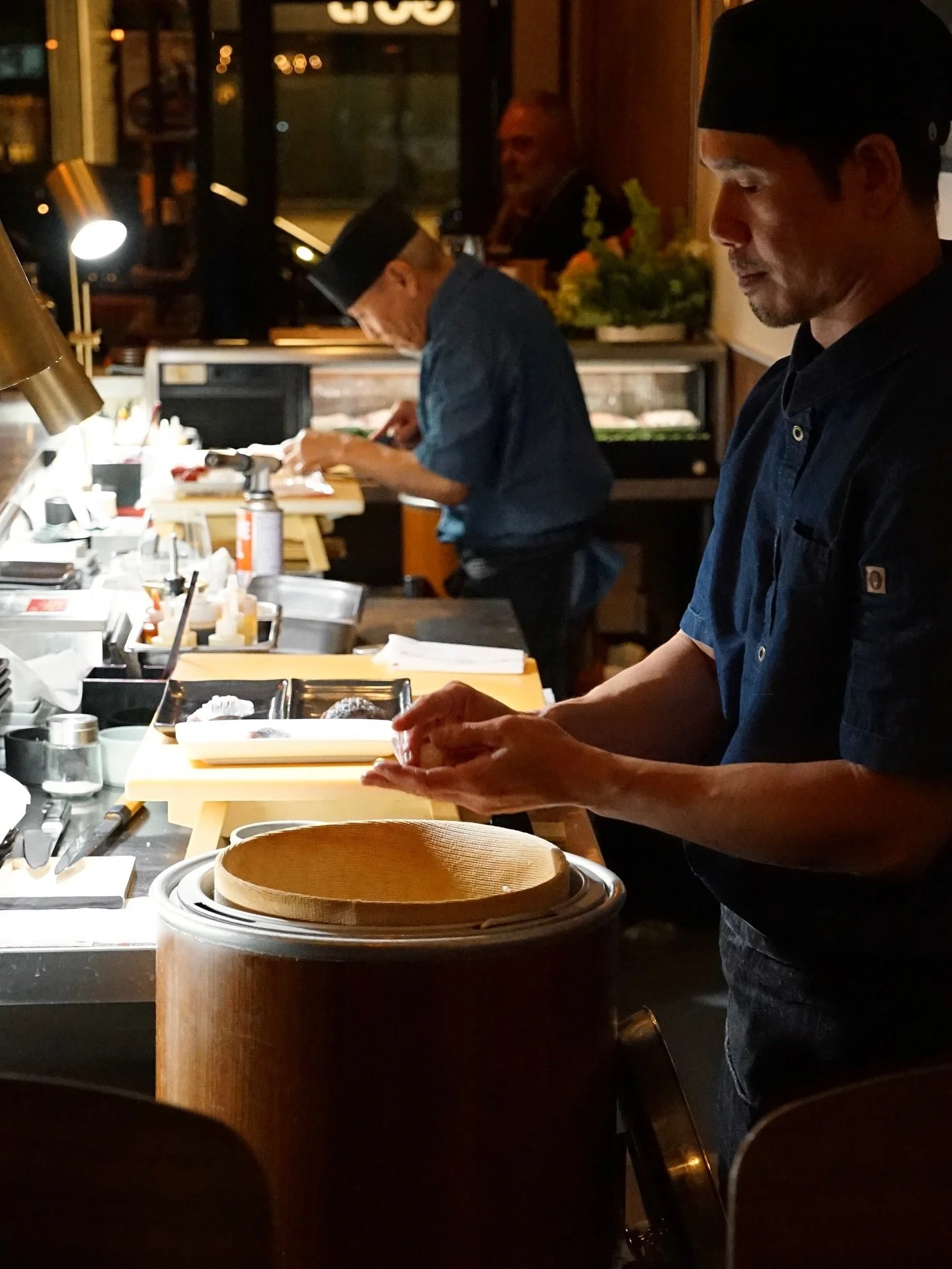 Chef Saito San and Mikey San showing their impressive skills, serving incredible sushi right to your plate at the sushi bar! 🔪🔪 Reserve a spot in front of our masters at the link in our bio :) 

#sushi #sushibar #omakase #sushilover #sushichef #foo