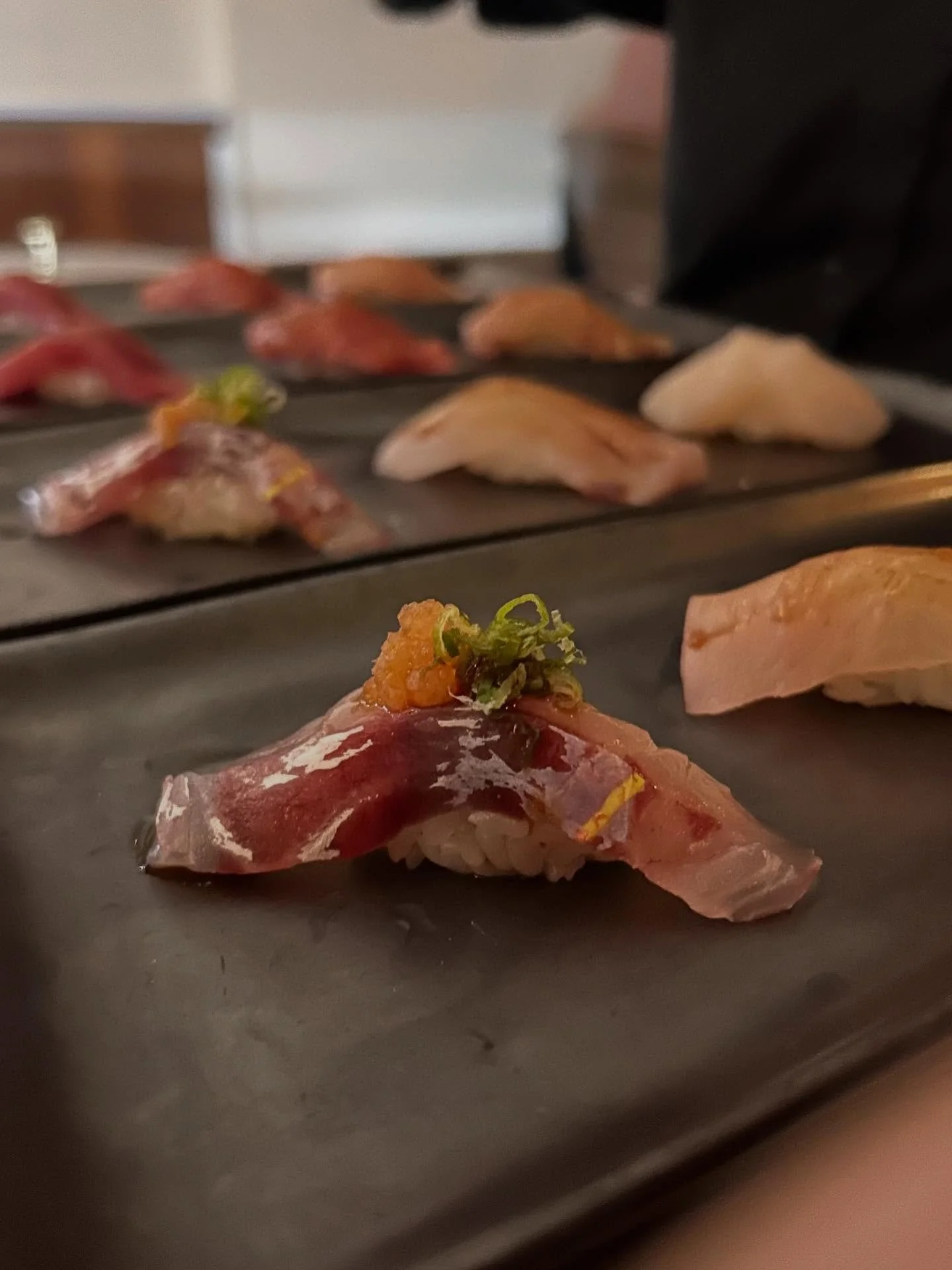 The very beautiful and delicious Itoyori ! Followed  by its band of omakase-mates. This cut of fish can be found towards the beginning of your omakase journey 🤤💖

#marketfish #omakase #fishmonger #dinnerplans #ladining #foodie #venturablvd