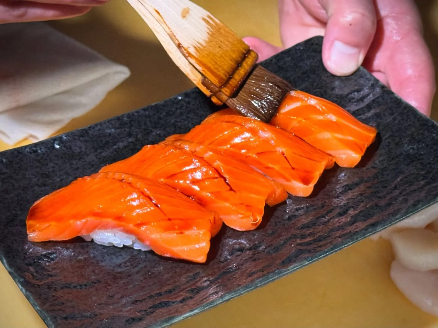 Come and enjoy our decedent jukuse sake, dry aged king salmon 🍣🥢 Reserve at the link in our bio :)

#sushi #salmon #nigiri #venturablvd #foodie