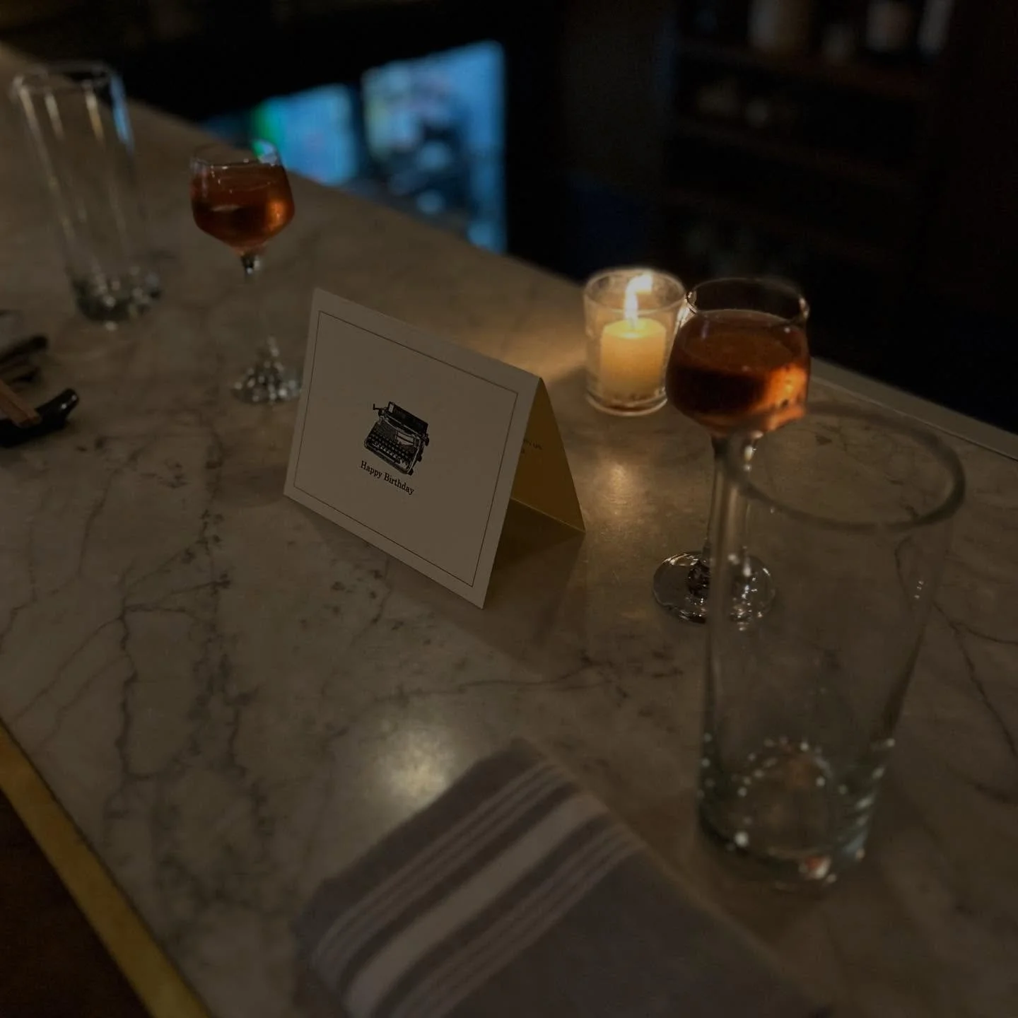 Stumped on a gift? Give the gift of Sushi Note this holiday season! Come pick up a gift card in person or call us to purchase one over the phone for a digital copy 🥰! 

#gift #christmas #dinner #sushi #reserve