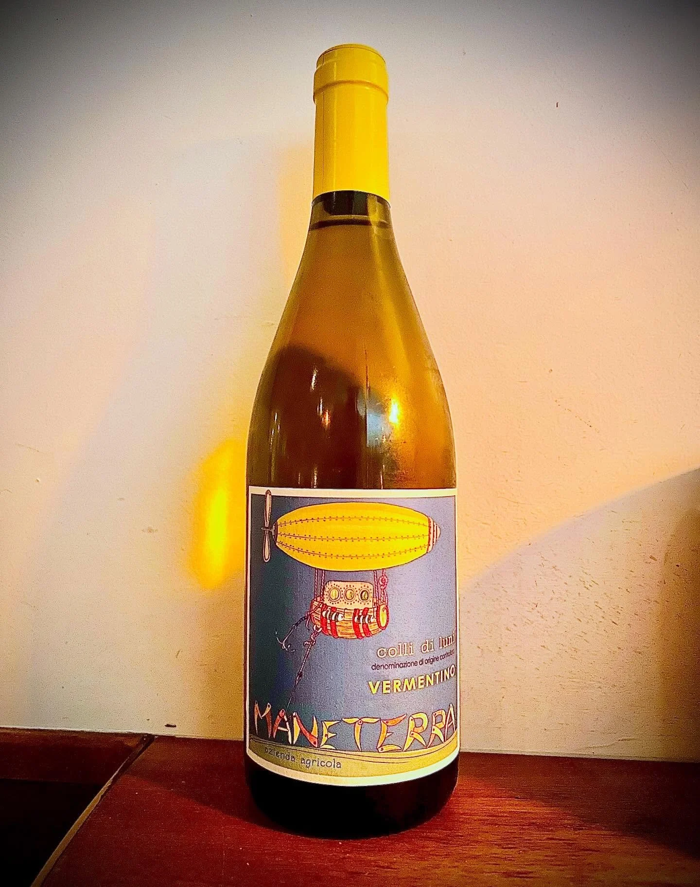 This (very) early &ldquo;summer&rdquo; heat has got us parched! 
The @azienda.agricola.maneterra Vermentino from Liguria is so incredibly delightful and thirst quenching&mdash; sun-kissed with notes of yellow peaches, almonds, and sea salt 🤤! 

The 