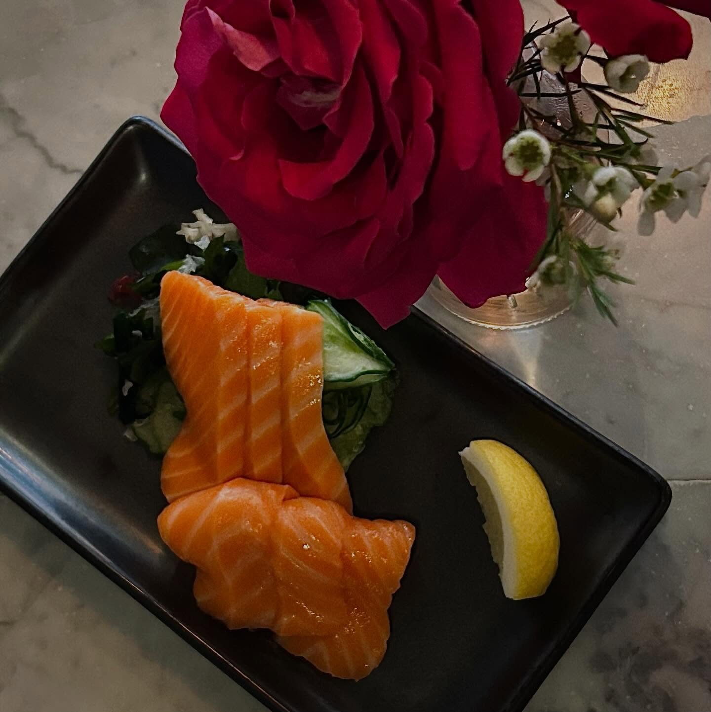 Some sashimi and a little Monday reset~ 
Book your reservation now! 🧡✨