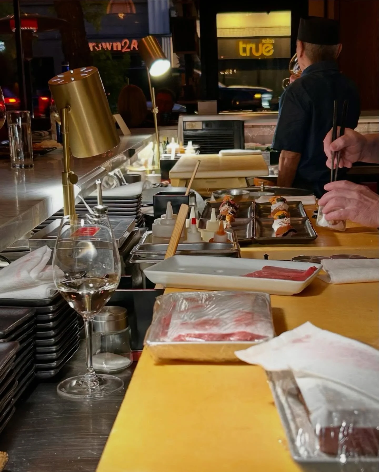 Cheers from behind the bar🥂

#sushi #sushinote #omakase #venturablvd #michelin