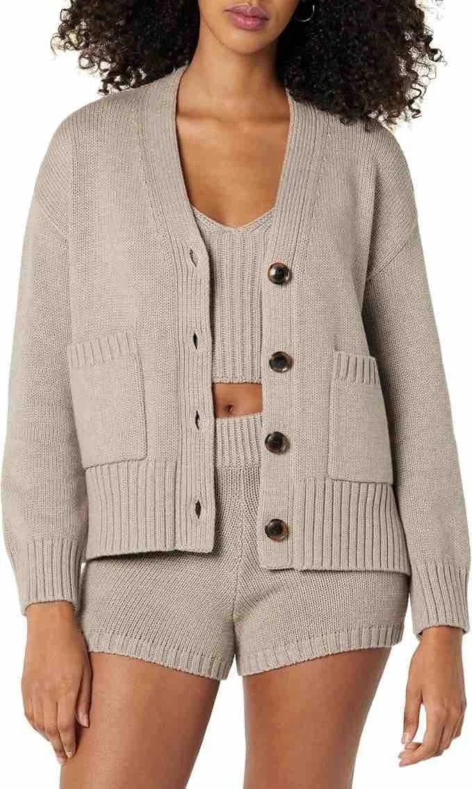 ♥ Amazon V-Neck Cardigan [shop]