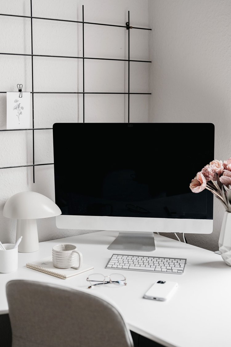 15 Desk Setup Ideas for a Chic Home Office Aesthetic