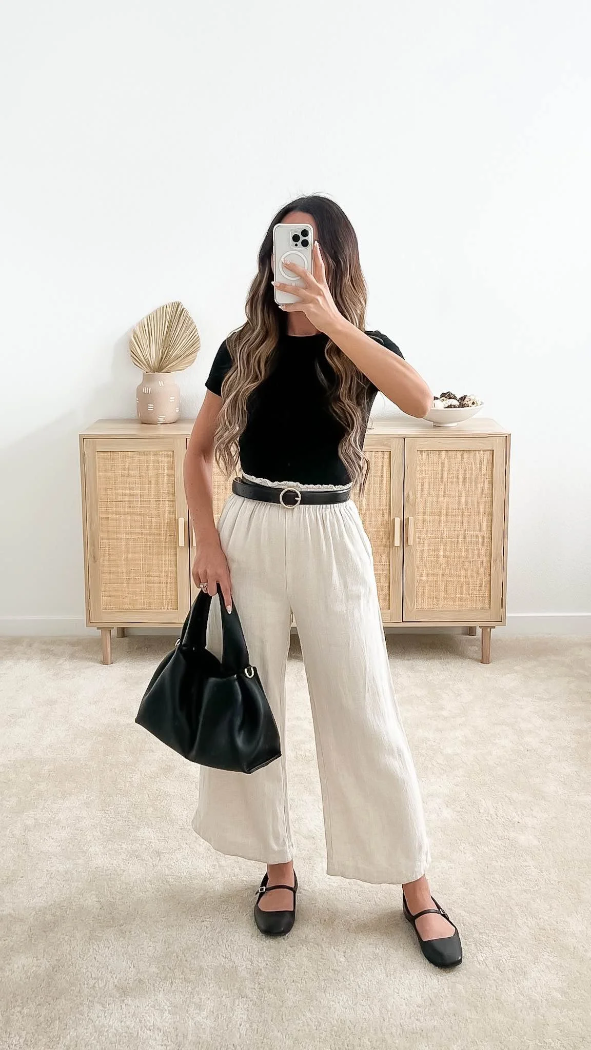Cute spring outfit with black tee, linen pants