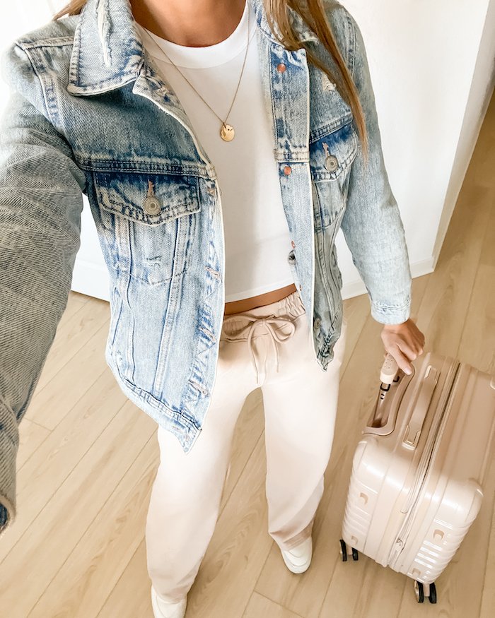 Neutral Airport Outfits That Are Cozy and Effortlessly Chic