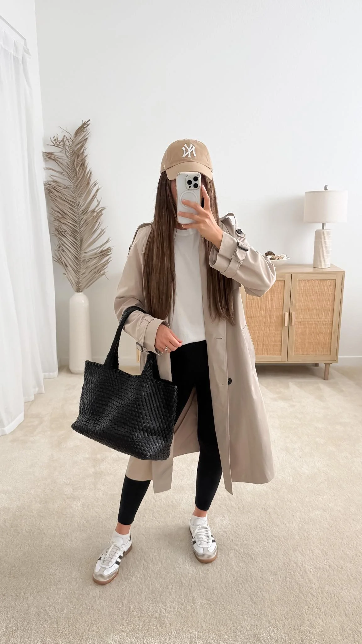 Trench Coat Outfit Ideas: Effortless Ways to Style This Wardrobe Essential