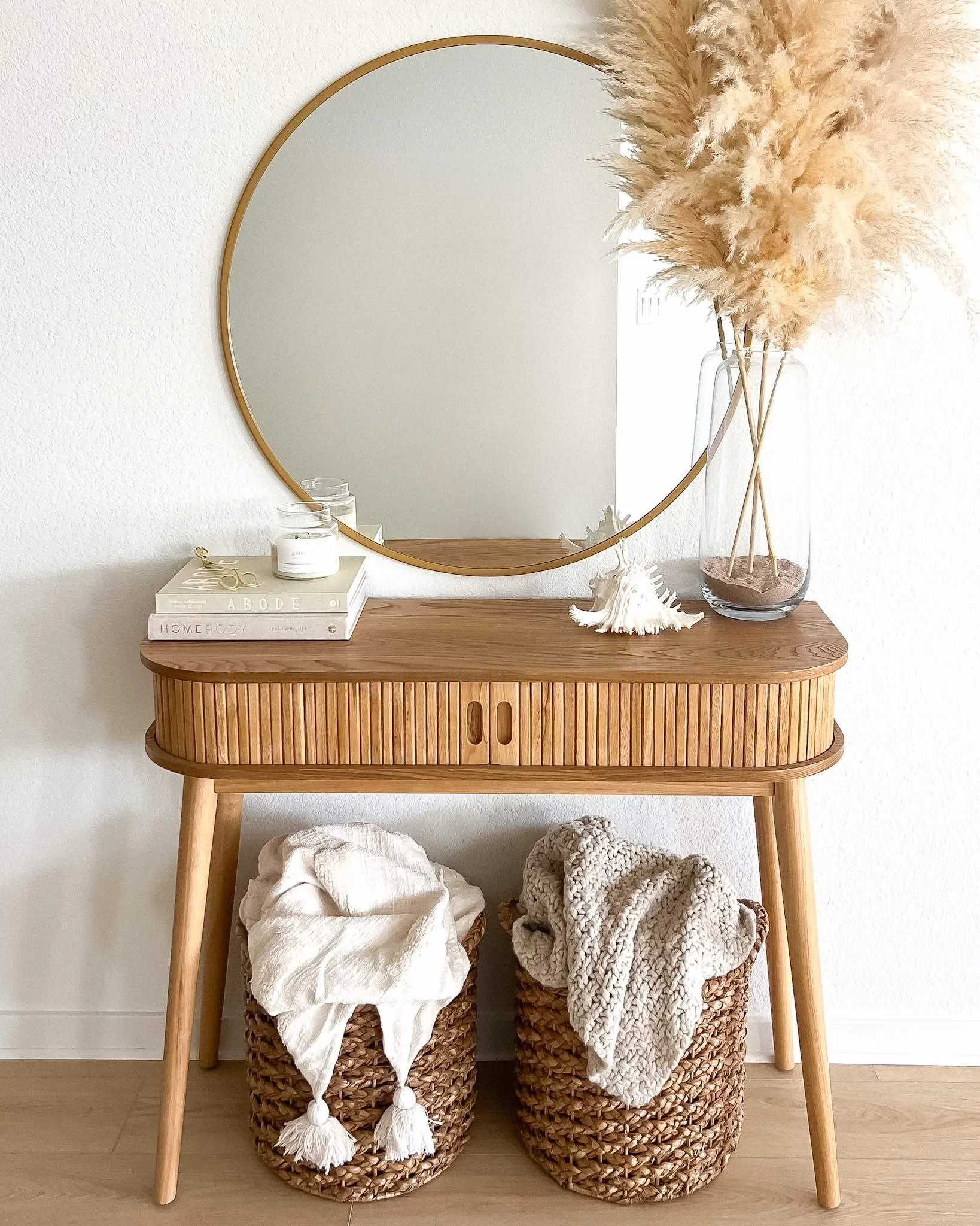 Summer Entryway Table Styling