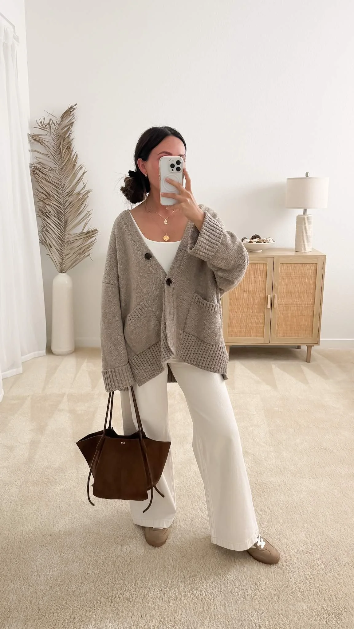 Neutral spring outfit ideas with oversized cardigan, white wide-leg jeans