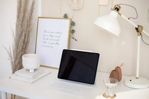 15 Desk Setup Ideas for a Chic Home Office Aesthetic