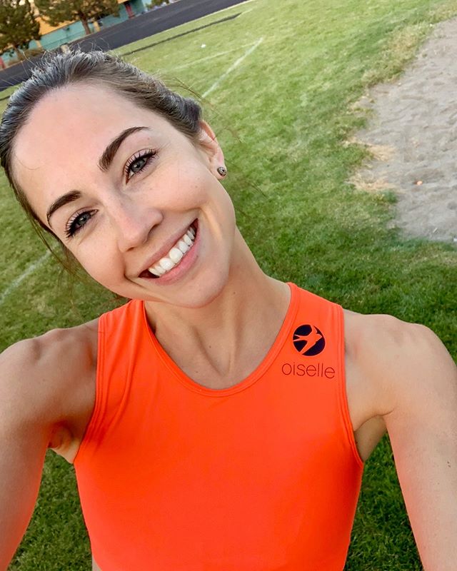 When your first instinct when wearing a @oiselle kit for the first time is to take this selfie. 🤷🏻&zwj;♀️🤳 Super pumped to rep Oiselle FOR REAL at the Tenacious Ten put on by @snohomish_running_co on April 20th in Seattle! All of @runlittlewing wi