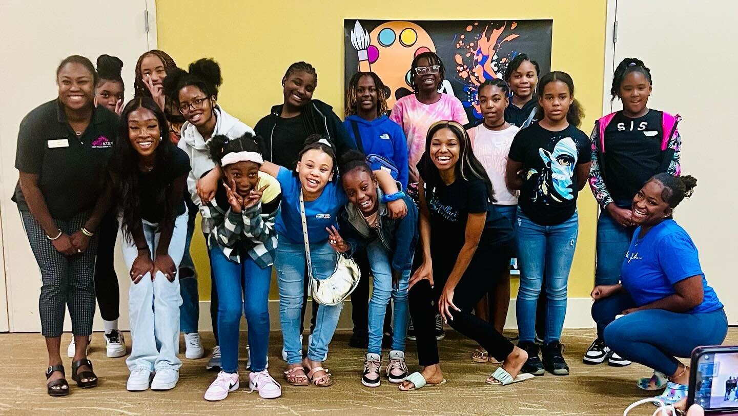 As the year ends, there&rsquo;s so much to reflect on this year. This summer, CPromise 🐛🙏🏾partnered with @pink.s.t.e.m 👩🏾&zwj;🔬 @thepavefoundation 👩🏾&zwj;🏫 to facilitate a summer camp to &ldquo;Prepare Our Girls&rdquo; #WCW #caterpillarsprom