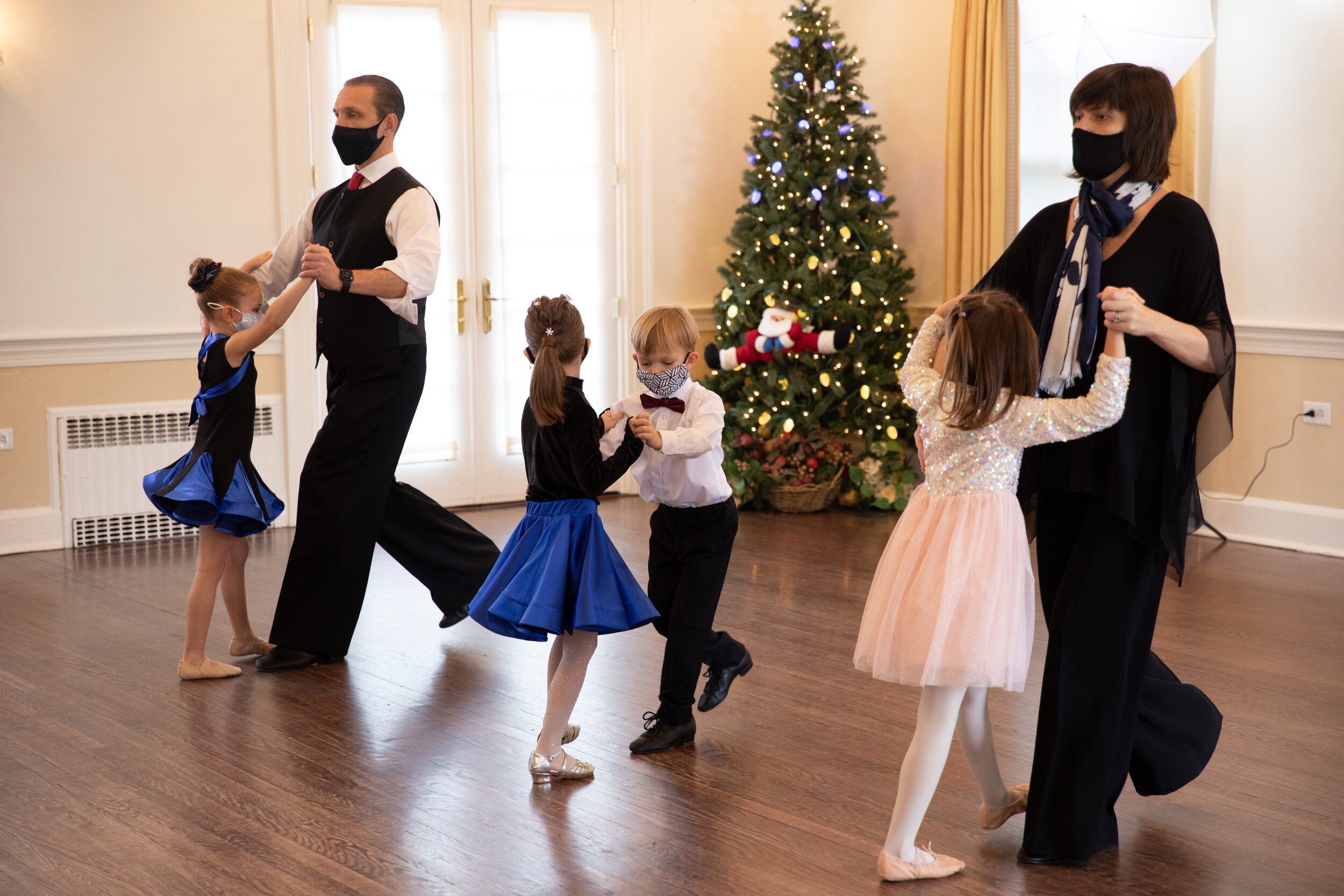 ONLINE and IN PERSON Children's Group Class for Beginner/Intermediate Level for Ballroom & Latin for Age 5+