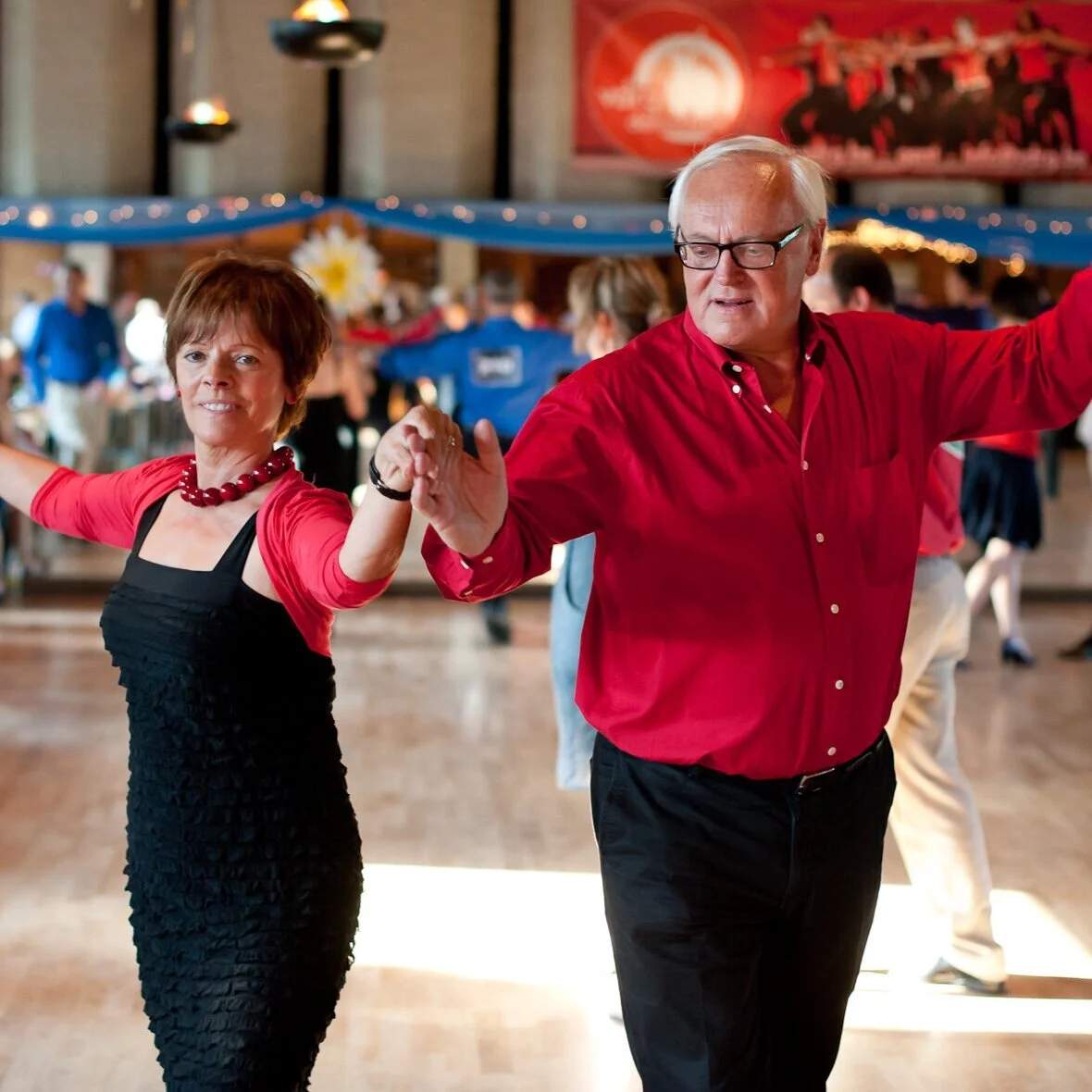 New INTRODUCTORY OFFERS for NEWCOMERS - enjoy dancing with us!