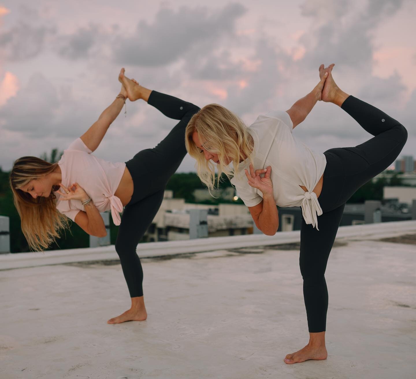 BUT FIRST, YOGA 🏡 Let our Power Vinyasa Vibes class take you through a rigorous flow connecting movement with breath. 

A carefully curated music playlist will provide for a heart pumping, fun and inspirational class! ⚡️

Moving through our sequence