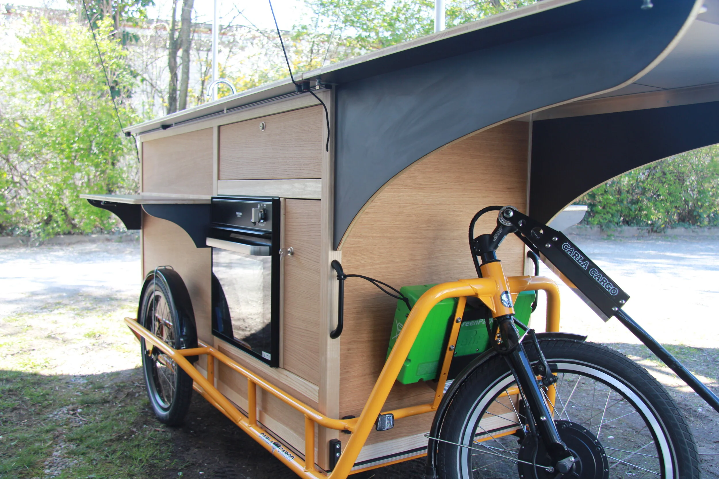 Bildungsküche - Sideview