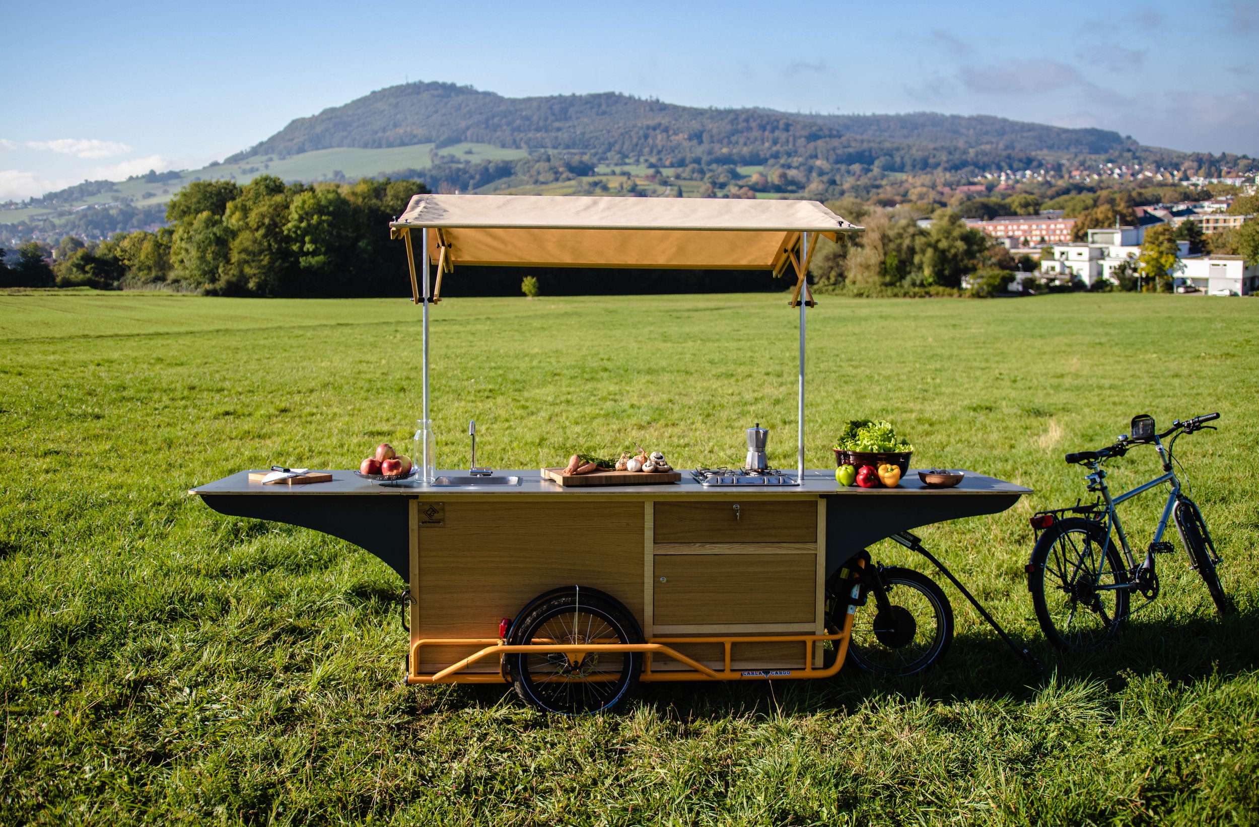 Photo mobile kitchen with food on.jpg